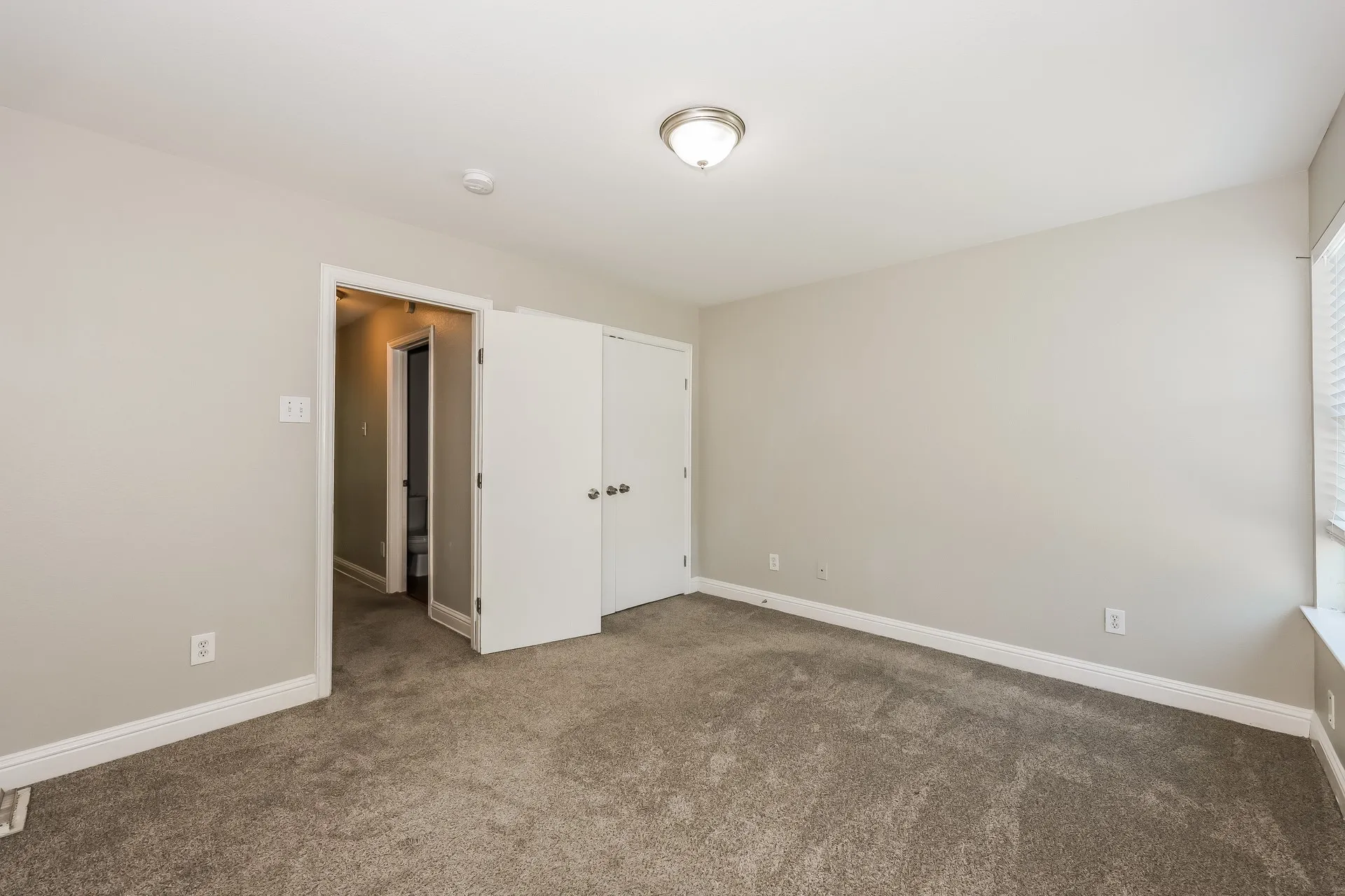 Single Family Residence For Sale in Dallas County , 10522 Woodleaf Drive, Dallas, Texas 75227, 3 Bedroom, 3 Bathroom, 1 Garage spaces, 1,578 Sqft, built in 2002, mls#21274664, Real Estate Agent in Dallas, Homes For Sale in Dallas county, Homes For Sale in Dallas, Realtor in Dallas Texas, Real Estate Brokerage Independent Realty Texas, Luminita Cordes Realtor
