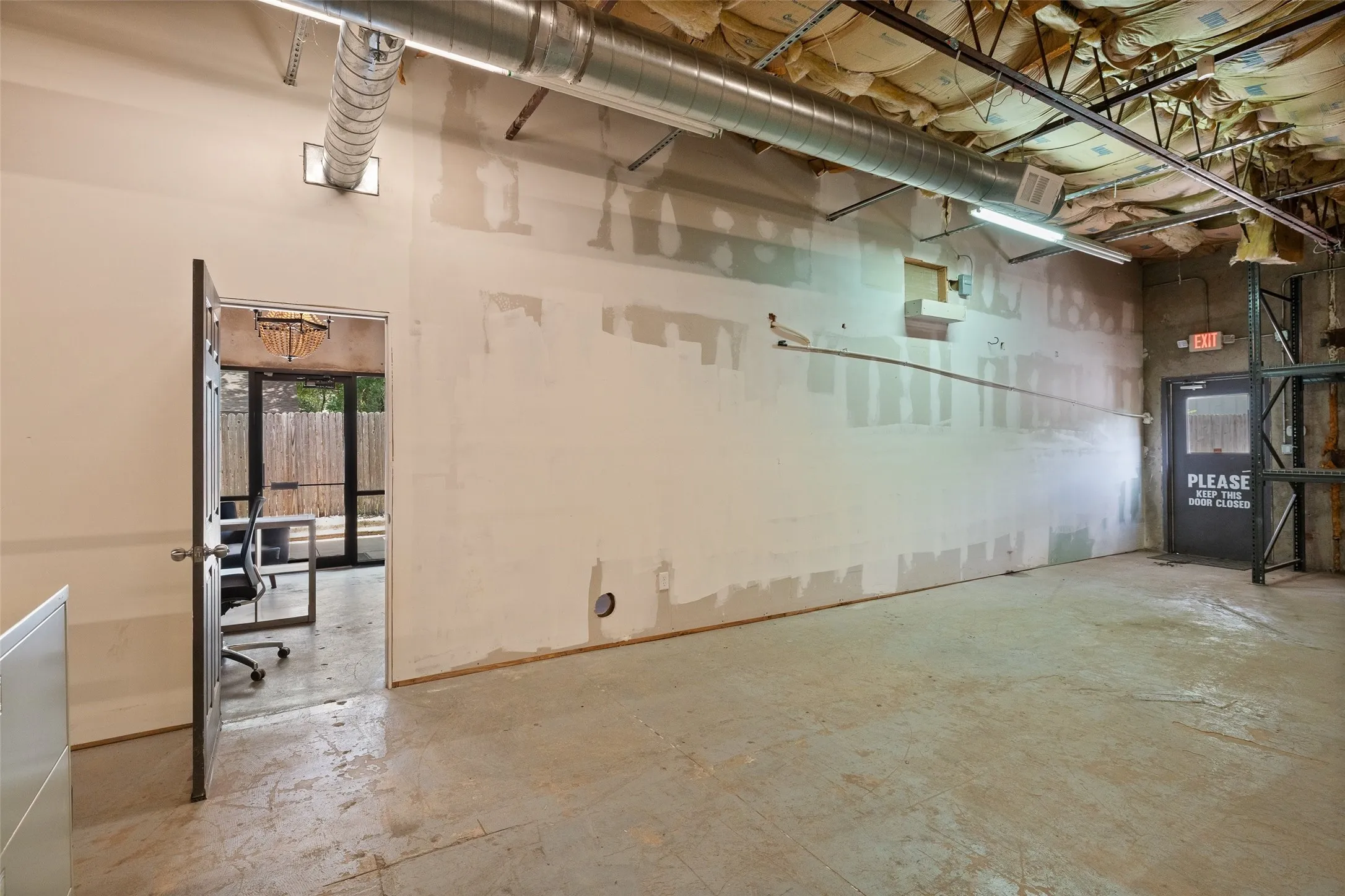 Warehouse For Rent in Hood County , 305 W Pearl Street, Granbury, Texas 76048, 0, 0, Garage spaces, 0 Sqft, built in 1976, Price $2,400, mls#21276188, Real Estate Agent in Granbury, Homes For Rent in Hood county, Homes For Rent in Granbury, Realtor in Granbury Texas, Real Estate Brokerage Independent Realty Texas, Luminita Cordes Realtor