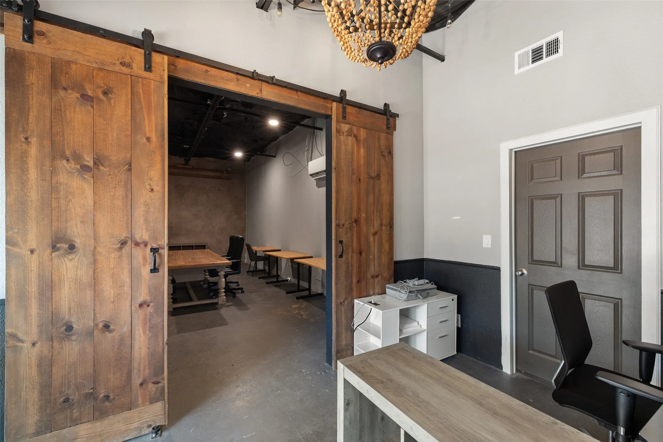 Warehouse For Rent in Hood County , 305 W Pearl Street, Granbury, Texas 76048, 0, 0, Garage spaces, 0 Sqft, built in 1976, Price $2,400, mls#21276188, Real Estate Agent in Granbury, Homes For Rent in Hood county, Homes For Rent in Granbury, Realtor in Granbury Texas, Real Estate Brokerage Independent Realty Texas, Luminita Cordes Realtor