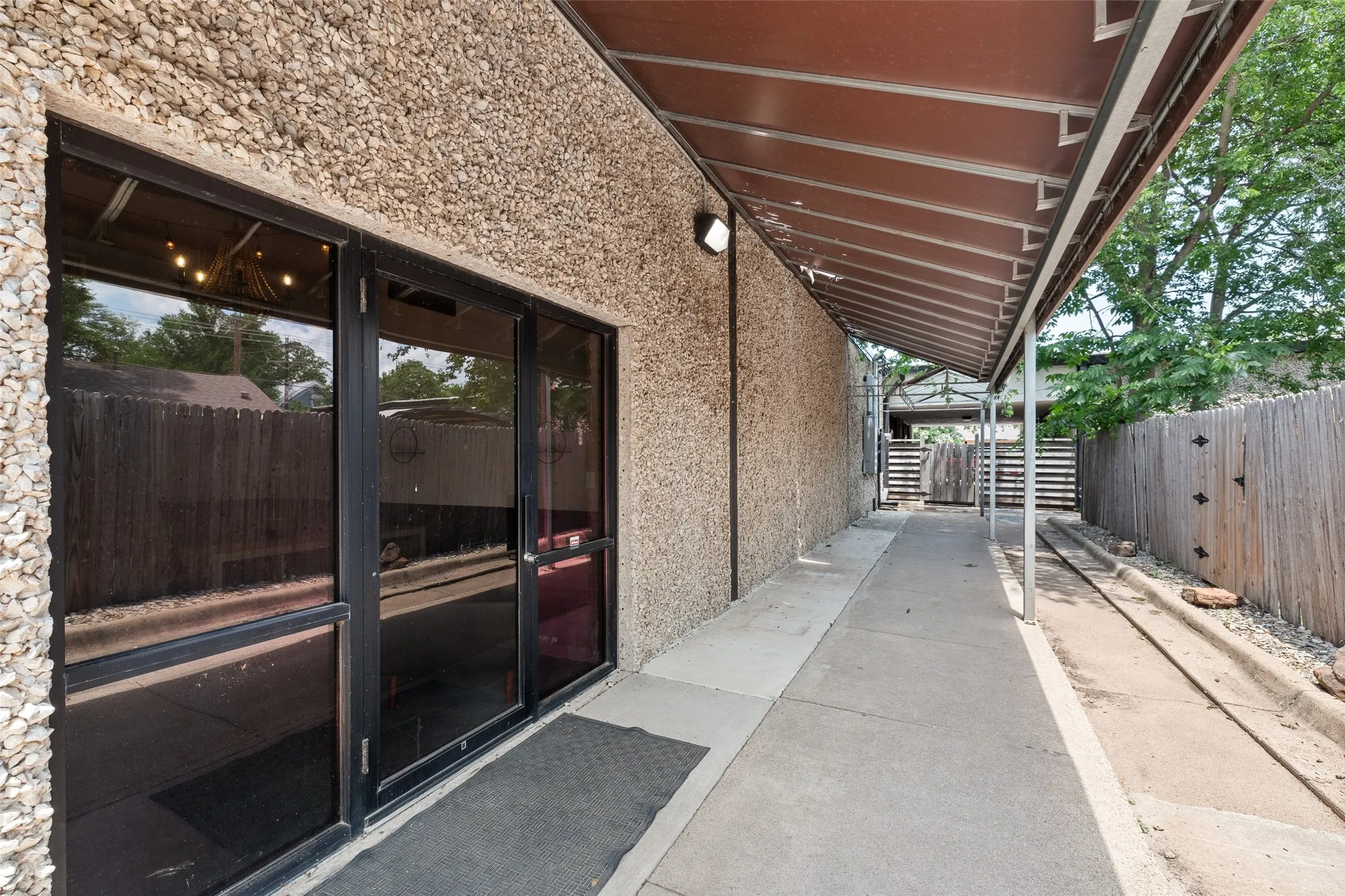 Warehouse For Rent in Hood County , 305 W Pearl Street, Granbury, Texas 76048, 0, 0, Garage spaces, 0 Sqft, built in 1976, Price $2,400, mls#21276188, Real Estate Agent in Granbury, Homes For Rent in Hood county, Homes For Rent in Granbury, Realtor in Granbury Texas, Real Estate Brokerage Independent Realty Texas, Luminita Cordes Realtor