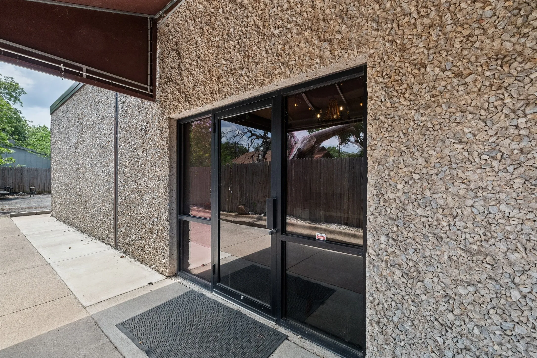 Warehouse For Rent in Hood County , 305 W Pearl Street, Granbury, Texas 76048, 0, 0, Garage spaces, 0 Sqft, built in 1976, Price $2,400, mls#21276188, Real Estate Agent in Granbury, Homes For Rent in Hood county, Homes For Rent in Granbury, Realtor in Granbury Texas, Real Estate Brokerage Independent Realty Texas, Luminita Cordes Realtor