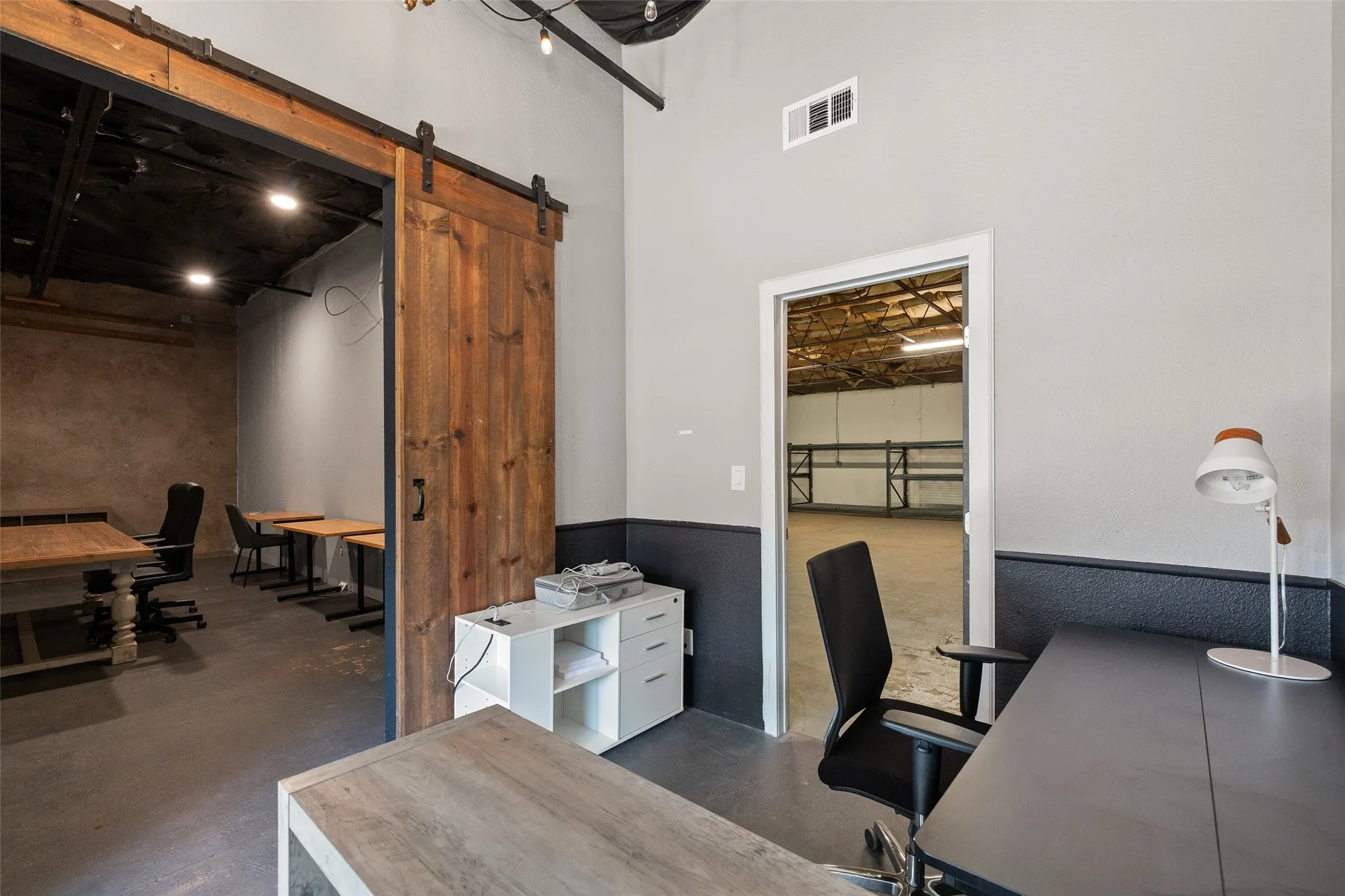 Warehouse For Rent in Hood County , 305 W Pearl Street, Granbury, Texas 76048, 0, 0, Garage spaces, 0 Sqft, built in 1976, Price $2,400, mls#21276188, Real Estate Agent in Granbury, Homes For Rent in Hood county, Homes For Rent in Granbury, Realtor in Granbury Texas, Real Estate Brokerage Independent Realty Texas, Luminita Cordes Realtor