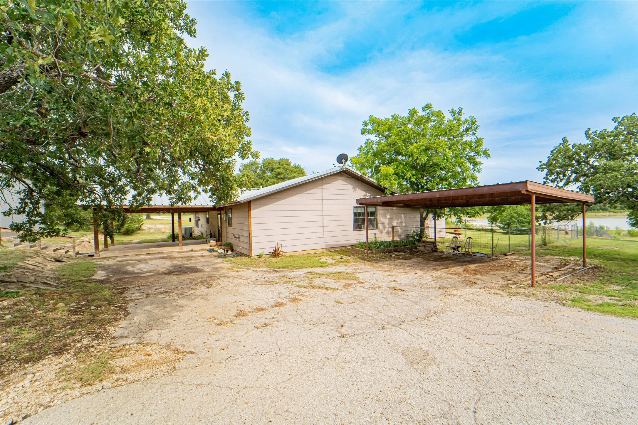 Single Family Residence For Sale in Stephens County , 3267 County Road 320, Breckenridge, Texas 76424, 3 Bedrooms, 2 Bathrooms, 2 Garage spaces, 2,040 Sqft, built in 1980, Price $449,000, mls#21259558, Real Estate Agent in Breckenridge, Homes For Sale in Stephens county, Homes For Sale in Breckenridge, Realtor in Breckenridge Texas, Real Estate Brokerage Independent Realty Texas, Luminita Cordes Realtor