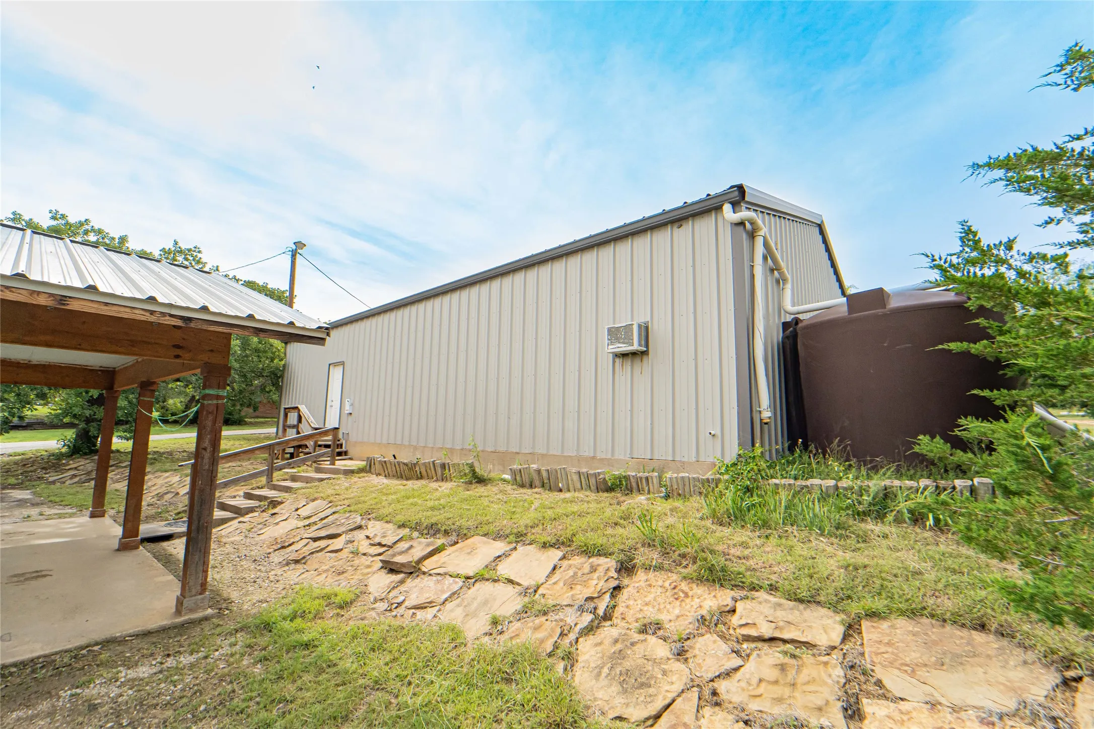 Single Family Residence For Sale in Stephens County , 3267 County Road 320, Breckenridge, Texas 76424, 3 Bedrooms, 2 Bathrooms, 2 Garage spaces, 2,040 Sqft, built in 1980, Price $449,000, mls#21259558, Real Estate Agent in Breckenridge, Homes For Sale in Stephens county, Homes For Sale in Breckenridge, Realtor in Breckenridge Texas, Real Estate Brokerage Independent Realty Texas, Luminita Cordes Realtor
