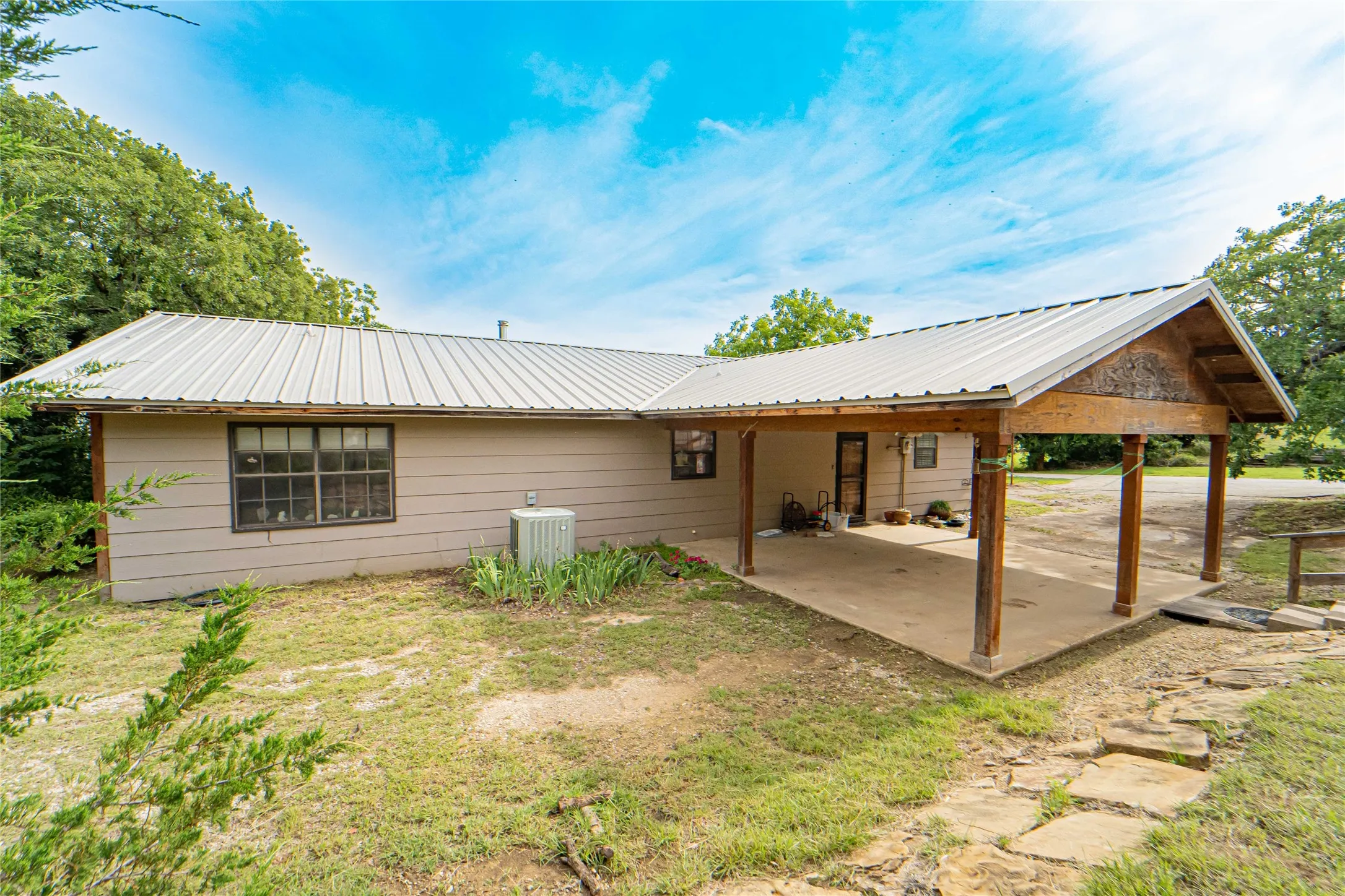 Single Family Residence For Sale in Stephens County , 3267 County Road 320, Breckenridge, Texas 76424, 3 Bedrooms, 2 Bathrooms, 2 Garage spaces, 2,040 Sqft, built in 1980, Price $449,000, mls#21259558, Real Estate Agent in Breckenridge, Homes For Sale in Stephens county, Homes For Sale in Breckenridge, Realtor in Breckenridge Texas, Real Estate Brokerage Independent Realty Texas, Luminita Cordes Realtor