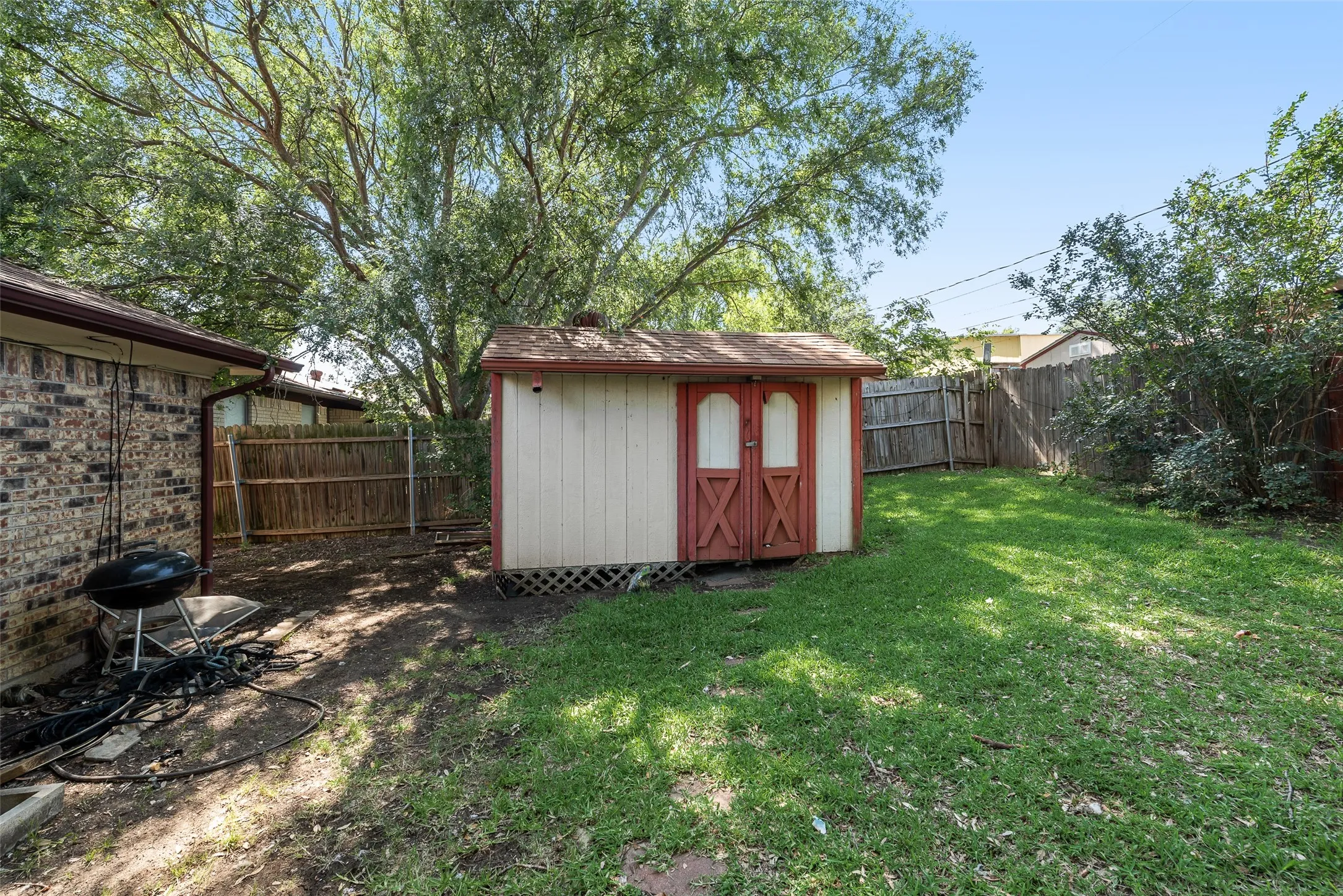 Single Family Residence For Sale in Tarrant County , 915 Freestone Drive, Arlington, Texas 76017, 5 Bedroom, 2 Bathroom, Garage spaces, 1,970 Sqft, built in 1984, mls#21276126, Real Estate Agent in Arlington, Homes For Sale in Tarrant county, Homes For Sale in Arlington, Realtor in Arlington Texas, Real Estate Brokerage Independent Realty Texas, Luminita Cordes Realtor