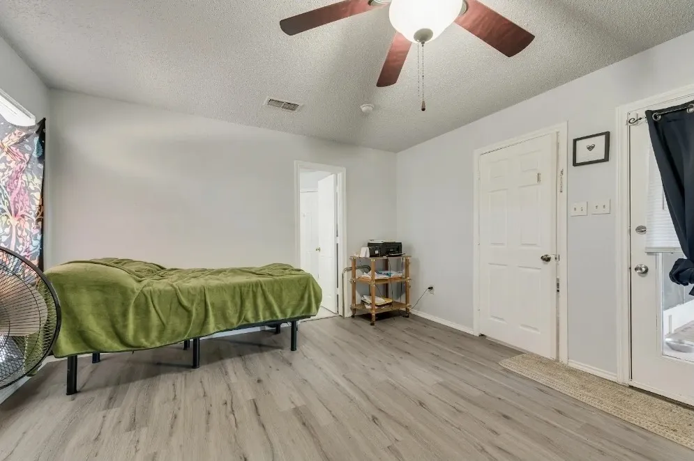 Single Family Residence For Sale in Tarrant County , 915 Freestone Drive, Arlington, Texas 76017, 5 Bedroom, 2 Bathroom, Garage spaces, 1,970 Sqft, built in 1984, mls#21276126, Real Estate Agent in Arlington, Homes For Sale in Tarrant county, Homes For Sale in Arlington, Realtor in Arlington Texas, Real Estate Brokerage Independent Realty Texas, Luminita Cordes Realtor