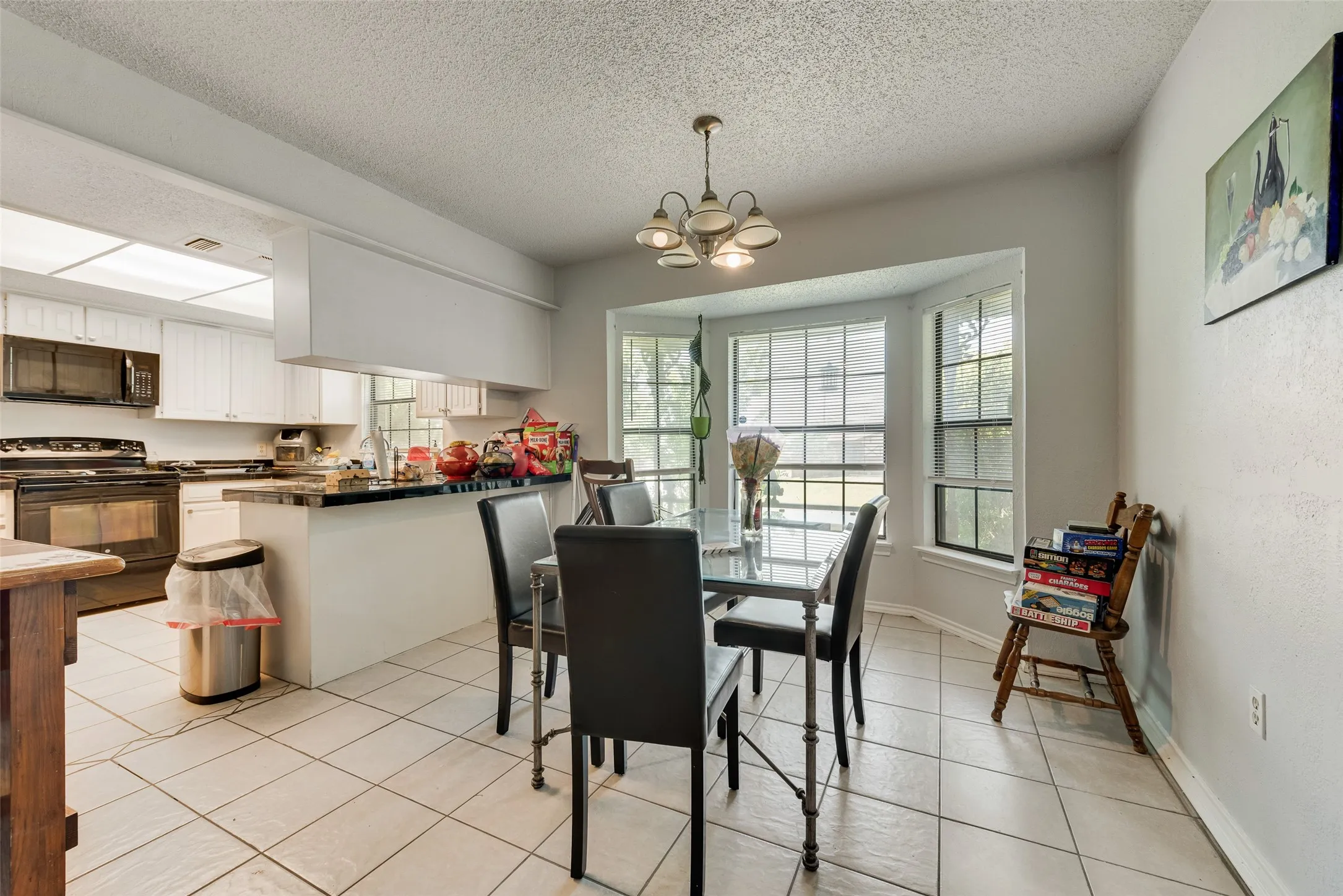 Single Family Residence For Sale in Tarrant County , 915 Freestone Drive, Arlington, Texas 76017, 5 Bedroom, 2 Bathroom, Garage spaces, 1,970 Sqft, built in 1984, mls#21276126, Real Estate Agent in Arlington, Homes For Sale in Tarrant county, Homes For Sale in Arlington, Realtor in Arlington Texas, Real Estate Brokerage Independent Realty Texas, Luminita Cordes Realtor