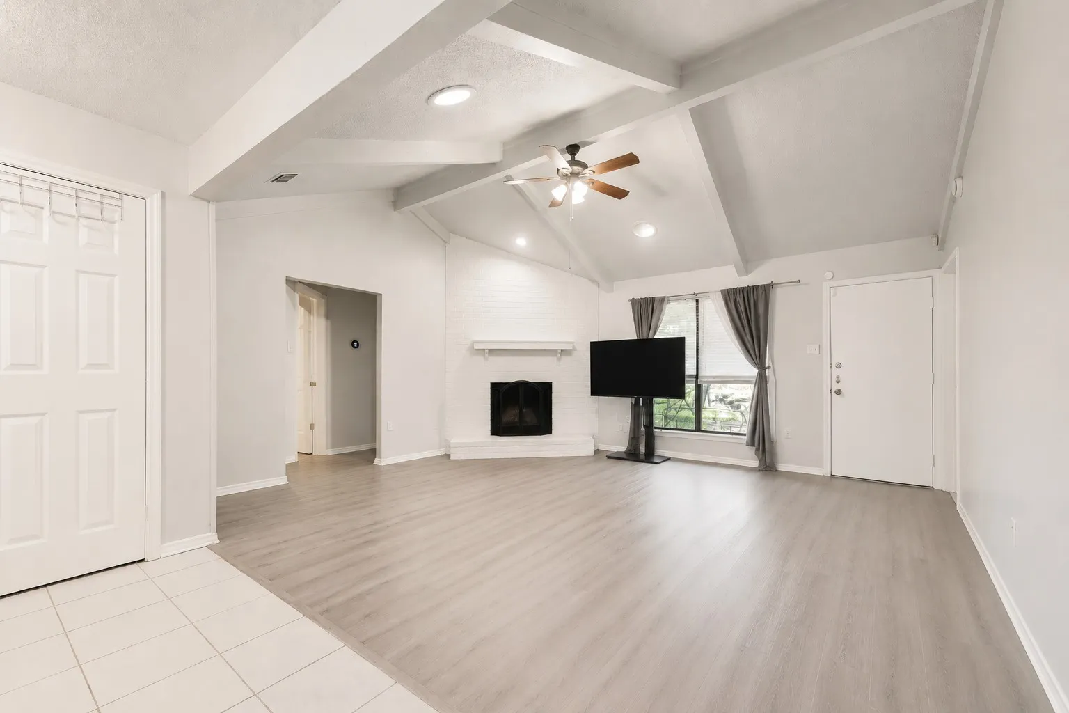 Single Family Residence For Sale in Tarrant County , 915 Freestone Drive, Arlington, Texas 76017, 5 Bedroom, 2 Bathroom, Garage spaces, 1,970 Sqft, built in 1984, mls#21276126, Real Estate Agent in Arlington, Homes For Sale in Tarrant county, Homes For Sale in Arlington, Realtor in Arlington Texas, Real Estate Brokerage Independent Realty Texas, Luminita Cordes Realtor