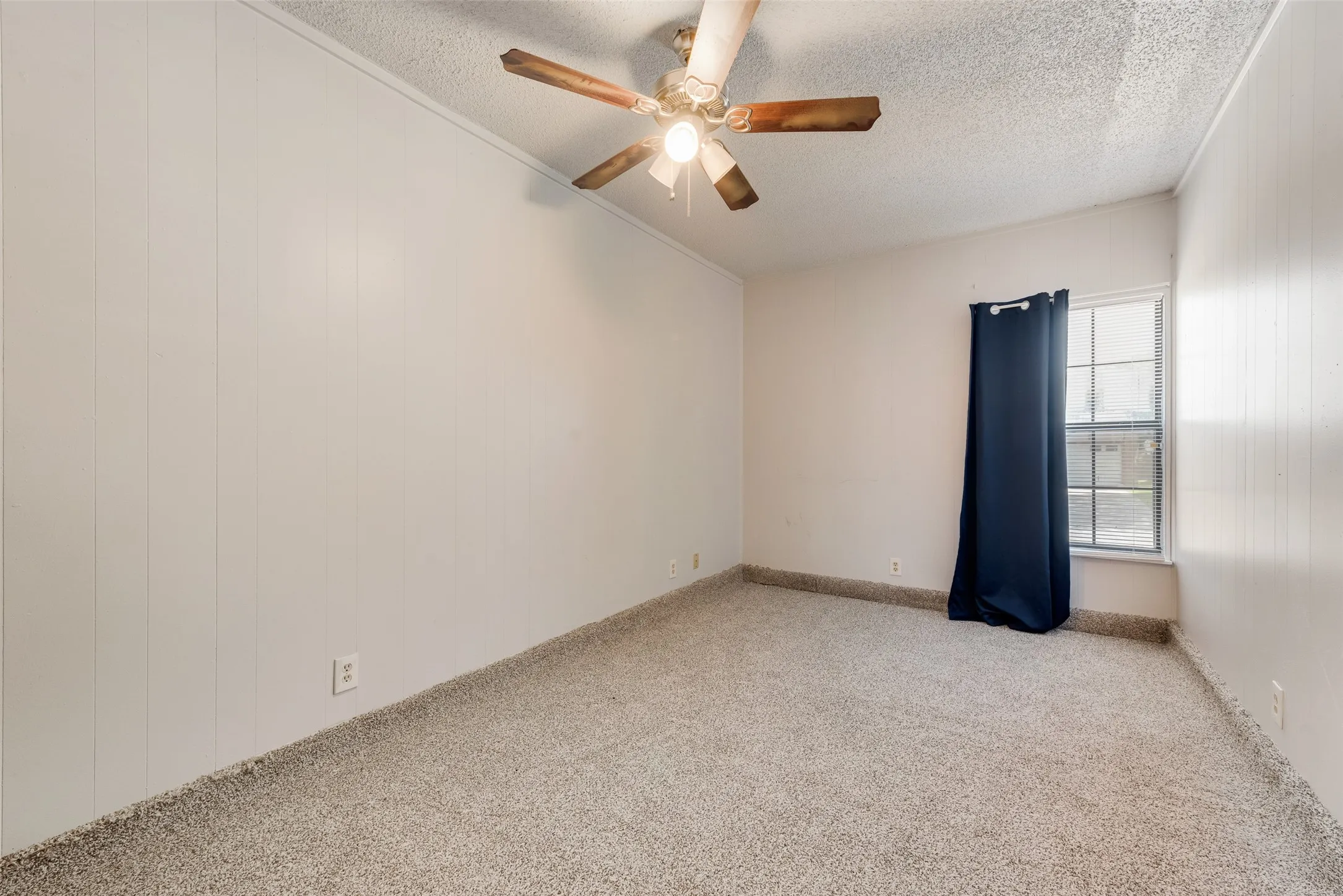 Single Family Residence For Sale in Tarrant County , 915 Freestone Drive, Arlington, Texas 76017, 5 Bedroom, 2 Bathroom, Garage spaces, 1,970 Sqft, built in 1984, mls#21276126, Real Estate Agent in Arlington, Homes For Sale in Tarrant county, Homes For Sale in Arlington, Realtor in Arlington Texas, Real Estate Brokerage Independent Realty Texas, Luminita Cordes Realtor