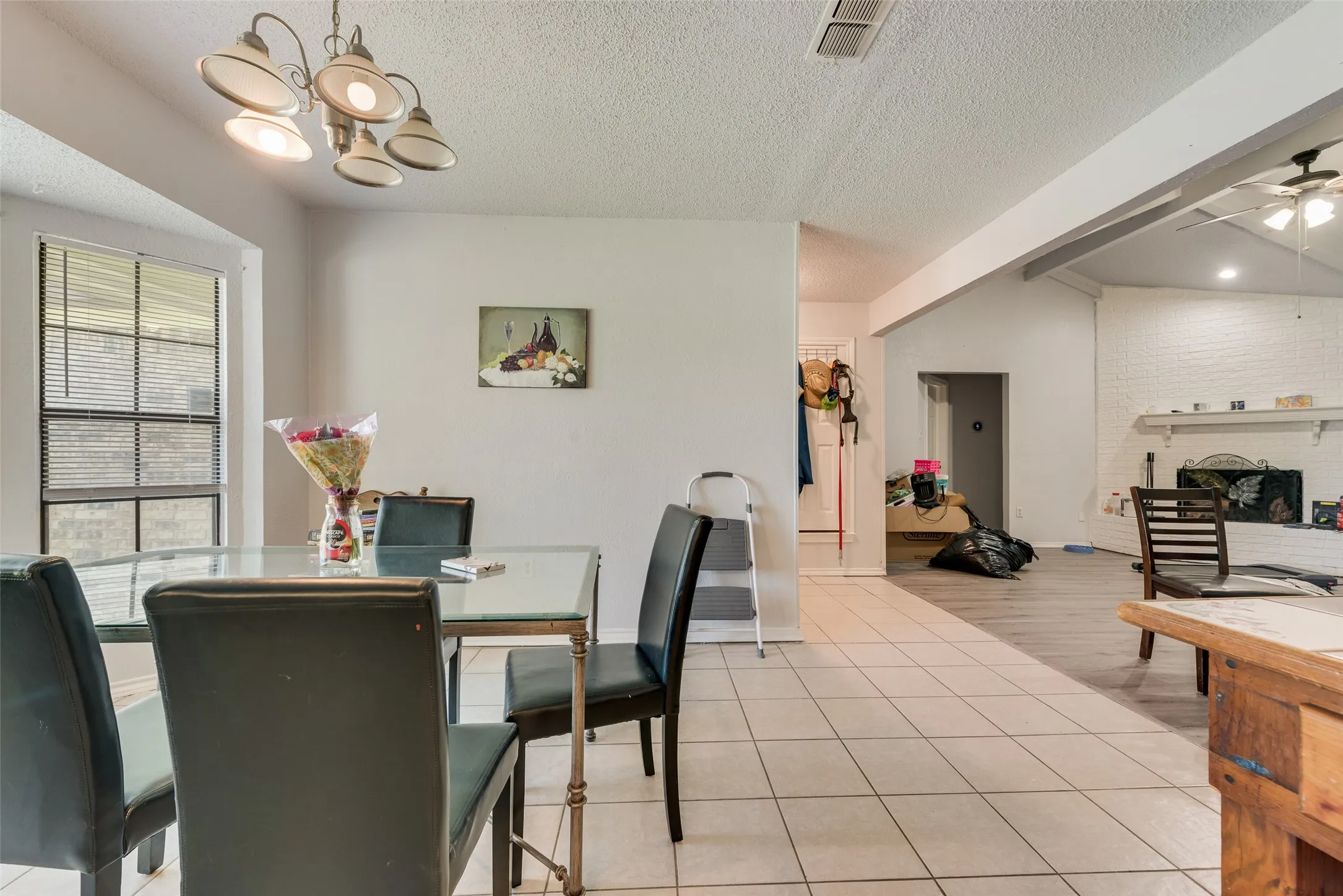 Single Family Residence For Sale in Tarrant County , 915 Freestone Drive, Arlington, Texas 76017, 5 Bedroom, 2 Bathroom, Garage spaces, 1,970 Sqft, built in 1984, mls#21276126, Real Estate Agent in Arlington, Homes For Sale in Tarrant county, Homes For Sale in Arlington, Realtor in Arlington Texas, Real Estate Brokerage Independent Realty Texas, Luminita Cordes Realtor