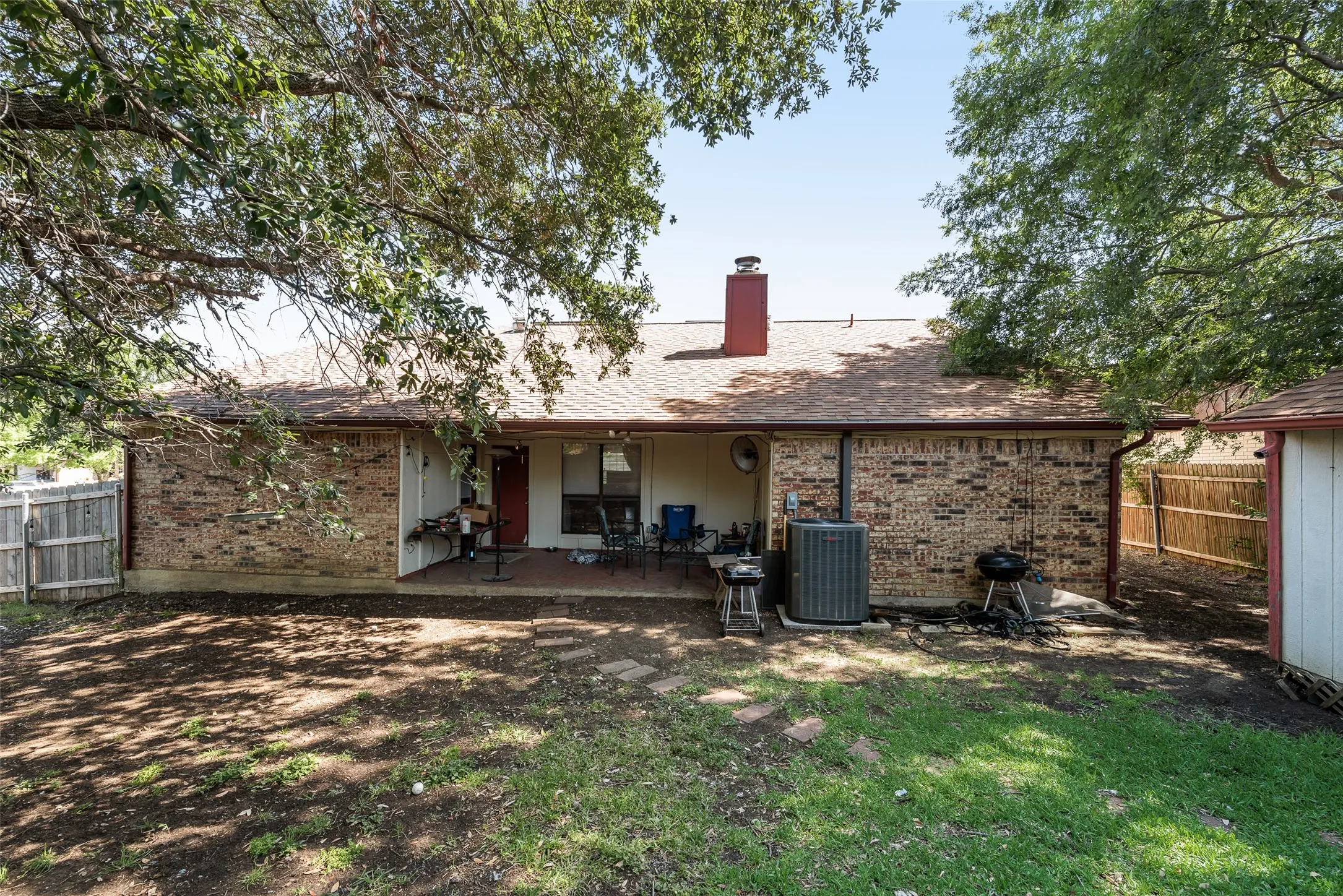 Single Family Residence For Sale in Tarrant County , 915 Freestone Drive, Arlington, Texas 76017, 5 Bedroom, 2 Bathroom, Garage spaces, 1,970 Sqft, built in 1984, mls#21276126, Real Estate Agent in Arlington, Homes For Sale in Tarrant county, Homes For Sale in Arlington, Realtor in Arlington Texas, Real Estate Brokerage Independent Realty Texas, Luminita Cordes Realtor