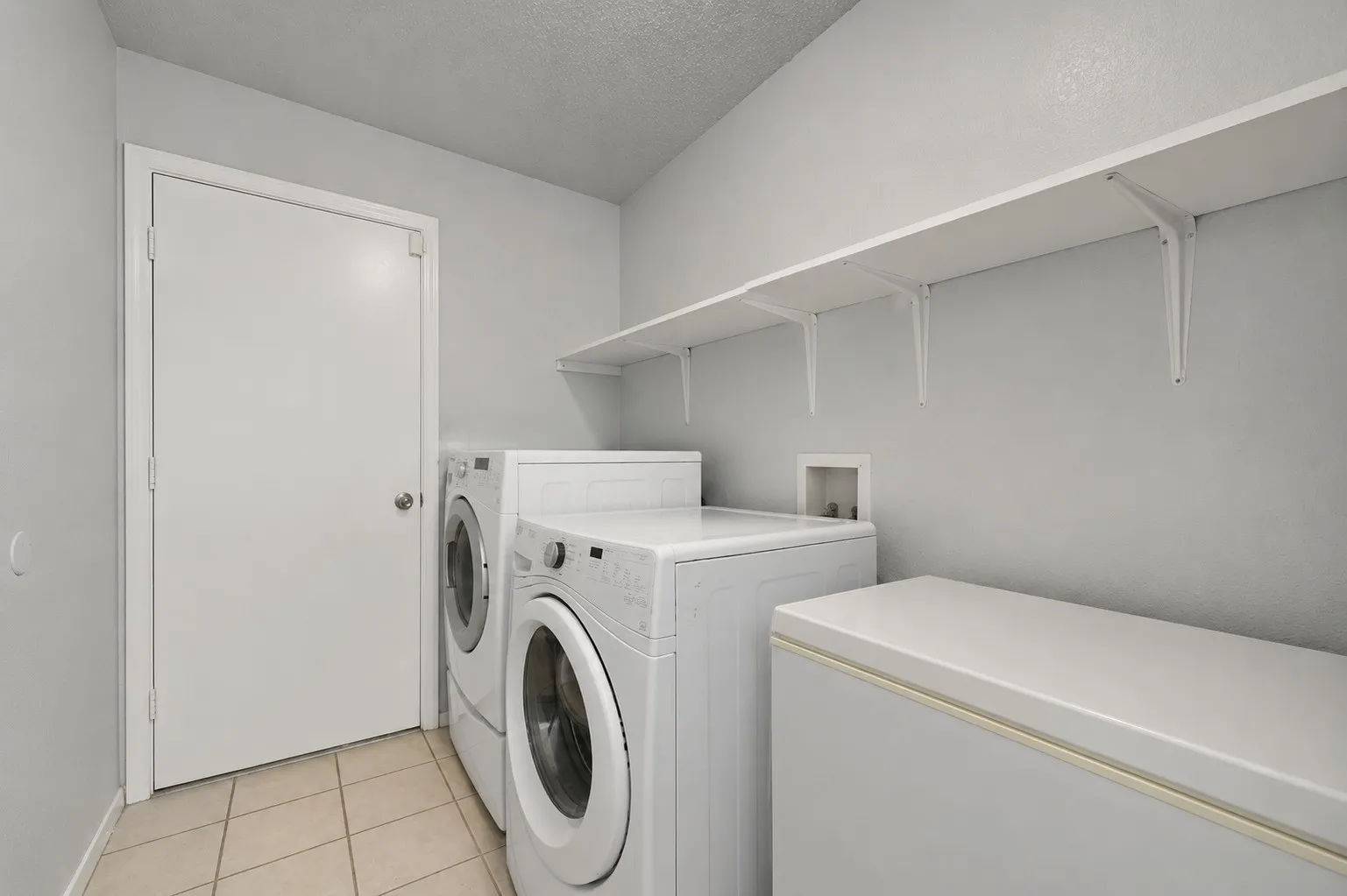 Single Family Residence For Sale in Tarrant County , 915 Freestone Drive, Arlington, Texas 76017, 5 Bedroom, 2 Bathroom, Garage spaces, 1,970 Sqft, built in 1984, mls#21276126, Real Estate Agent in Arlington, Homes For Sale in Tarrant county, Homes For Sale in Arlington, Realtor in Arlington Texas, Real Estate Brokerage Independent Realty Texas, Luminita Cordes Realtor