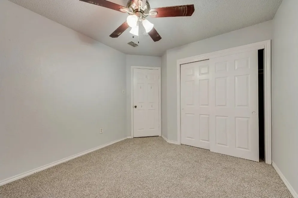 Single Family Residence For Sale in Tarrant County , 915 Freestone Drive, Arlington, Texas 76017, 5 Bedroom, 2 Bathroom, Garage spaces, 1,970 Sqft, built in 1984, mls#21276126, Real Estate Agent in Arlington, Homes For Sale in Tarrant county, Homes For Sale in Arlington, Realtor in Arlington Texas, Real Estate Brokerage Independent Realty Texas, Luminita Cordes Realtor