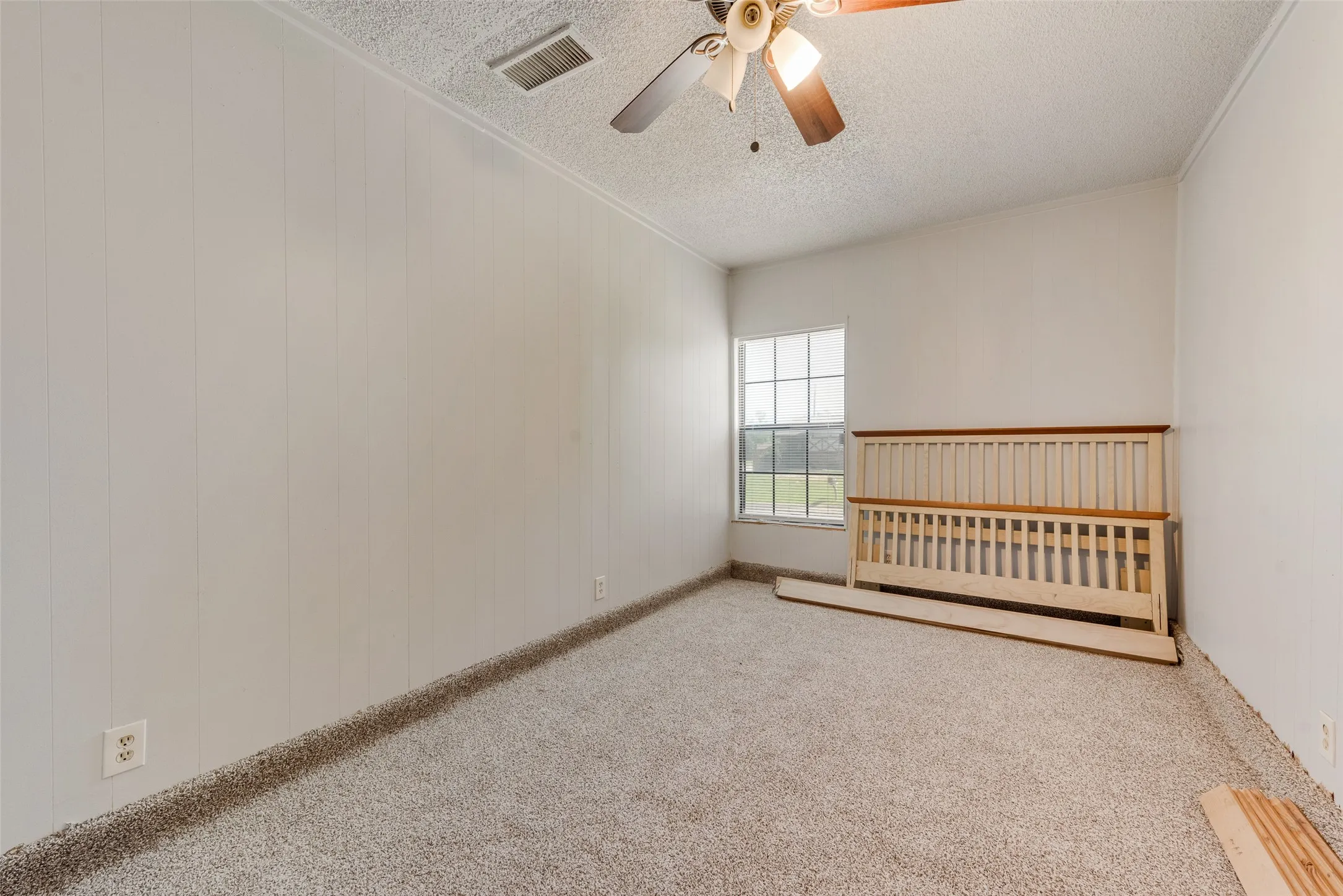 Single Family Residence For Sale in Tarrant County , 915 Freestone Drive, Arlington, Texas 76017, 5 Bedroom, 2 Bathroom, Garage spaces, 1,970 Sqft, built in 1984, mls#21276126, Real Estate Agent in Arlington, Homes For Sale in Tarrant county, Homes For Sale in Arlington, Realtor in Arlington Texas, Real Estate Brokerage Independent Realty Texas, Luminita Cordes Realtor