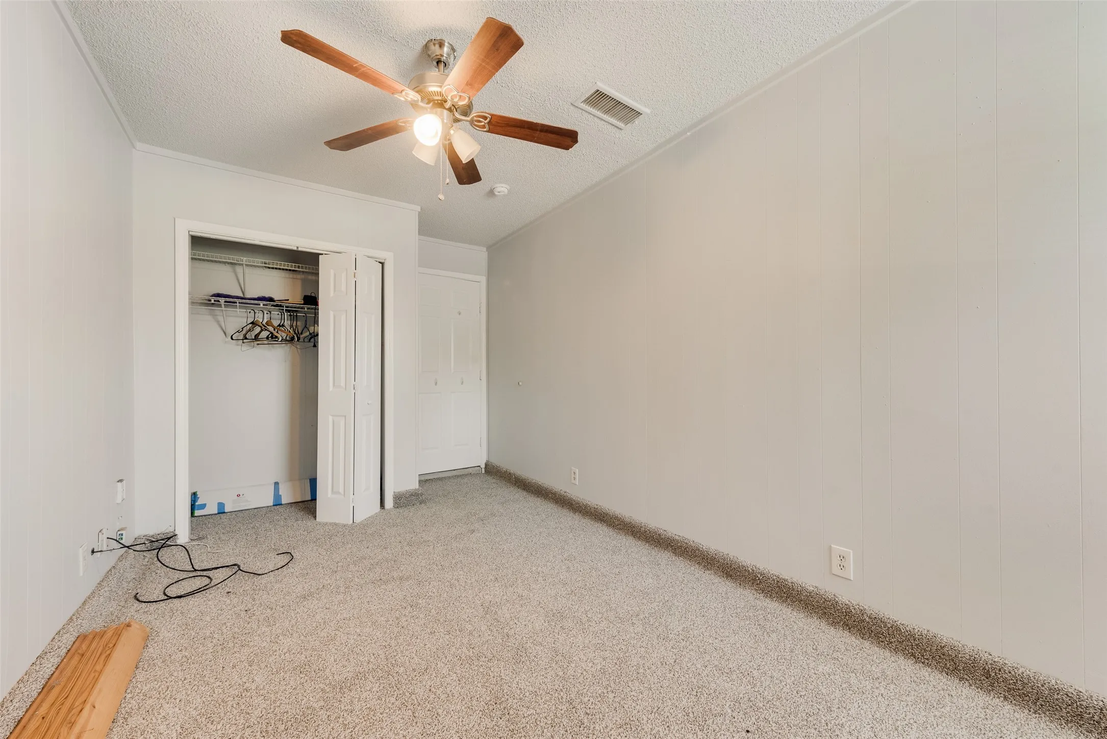 Single Family Residence For Sale in Tarrant County , 915 Freestone Drive, Arlington, Texas 76017, 5 Bedroom, 2 Bathroom, Garage spaces, 1,970 Sqft, built in 1984, mls#21276126, Real Estate Agent in Arlington, Homes For Sale in Tarrant county, Homes For Sale in Arlington, Realtor in Arlington Texas, Real Estate Brokerage Independent Realty Texas, Luminita Cordes Realtor