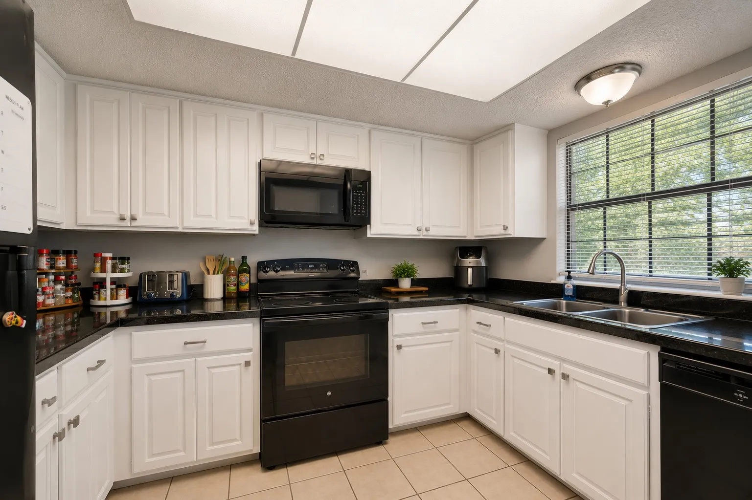 Single Family Residence For Sale in Tarrant County , 915 Freestone Drive, Arlington, Texas 76017, 5 Bedroom, 2 Bathroom, Garage spaces, 1,970 Sqft, built in 1984, mls#21276126, Real Estate Agent in Arlington, Homes For Sale in Tarrant county, Homes For Sale in Arlington, Realtor in Arlington Texas, Real Estate Brokerage Independent Realty Texas, Luminita Cordes Realtor
