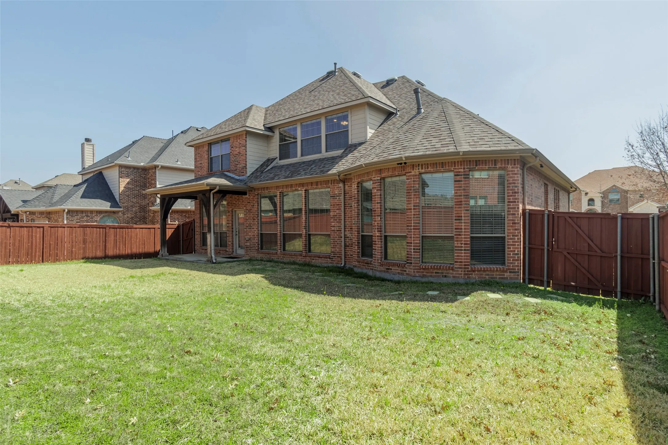 Single Family Residence For Sale in Tarrant County , 3036 Larreta, Grand Prairie, Texas 75054, 4 Bedroom, 4 Bathroom, 2 Garage spaces, 3,169 Sqft, built in 2006, mls#21275519, Real Estate Agent in Grand Prairie, Homes For Sale in Tarrant county, Homes For Sale in Grand Prairie, Realtor in Grand Prairie Texas, Real Estate Brokerage Independent Realty Texas, Luminita Cordes Realtor