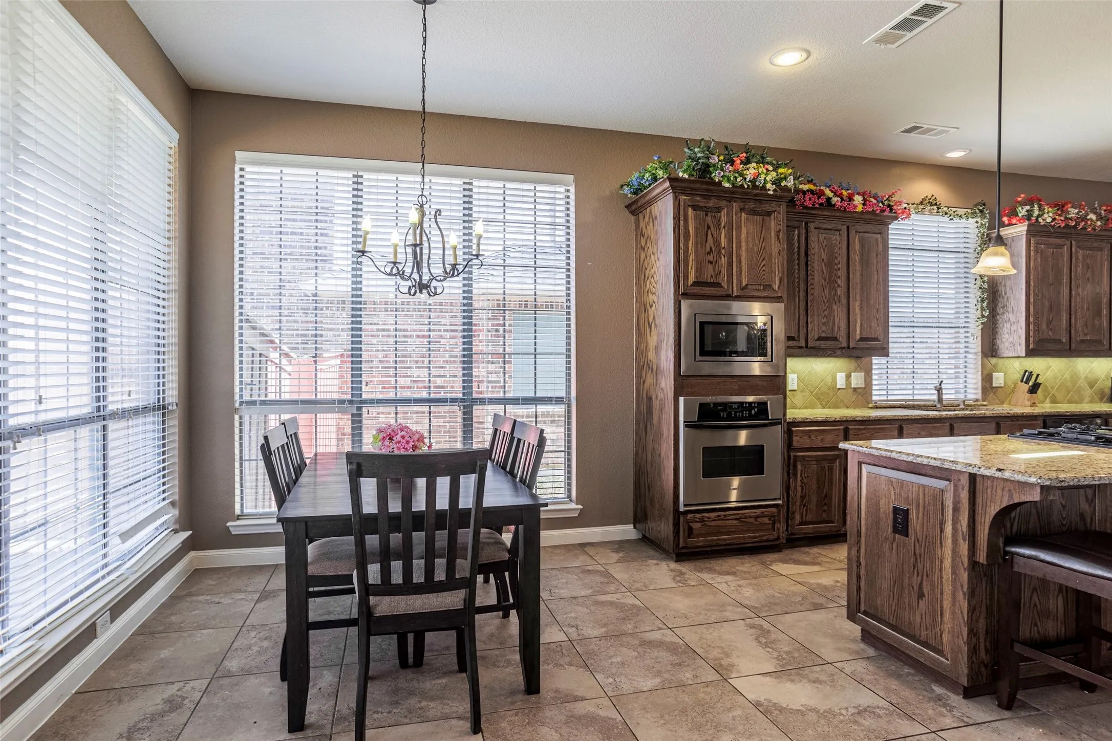 Single Family Residence For Sale in Tarrant County , 3036 Larreta, Grand Prairie, Texas 75054, 4 Bedroom, 4 Bathroom, 2 Garage spaces, 3,169 Sqft, built in 2006, mls#21275519, Real Estate Agent in Grand Prairie, Homes For Sale in Tarrant county, Homes For Sale in Grand Prairie, Realtor in Grand Prairie Texas, Real Estate Brokerage Independent Realty Texas, Luminita Cordes Realtor