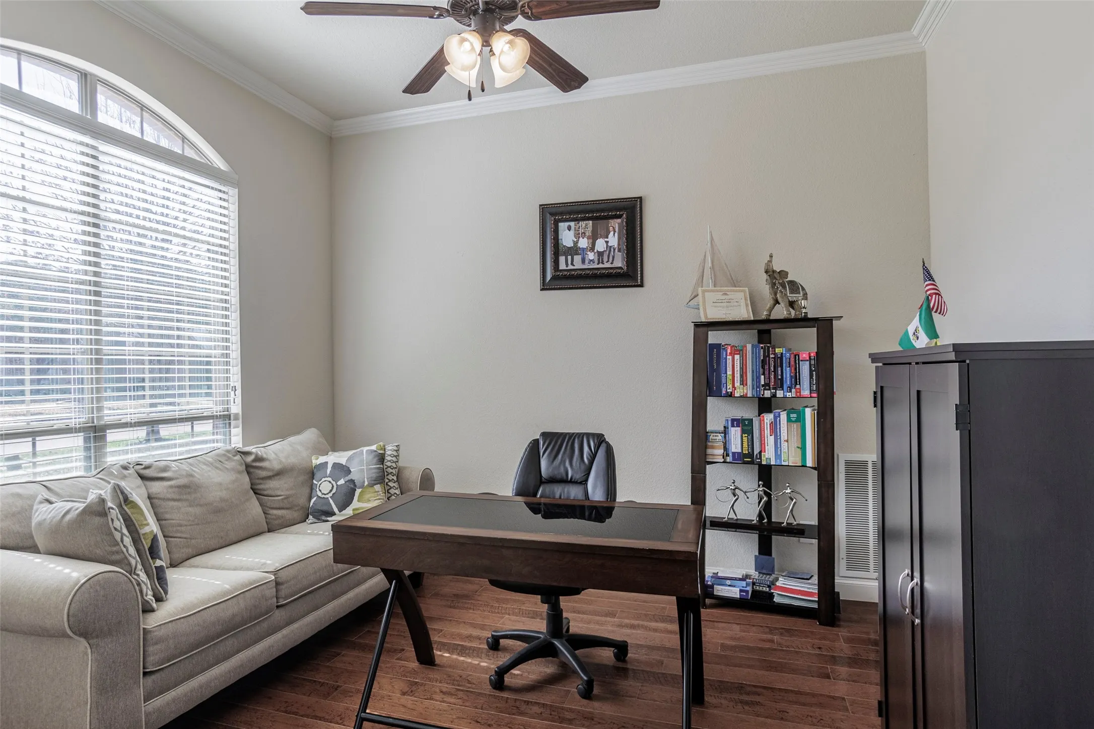 Single Family Residence For Sale in Tarrant County , 3036 Larreta, Grand Prairie, Texas 75054, 4 Bedroom, 4 Bathroom, 2 Garage spaces, 3,169 Sqft, built in 2006, mls#21275519, Real Estate Agent in Grand Prairie, Homes For Sale in Tarrant county, Homes For Sale in Grand Prairie, Realtor in Grand Prairie Texas, Real Estate Brokerage Independent Realty Texas, Luminita Cordes Realtor