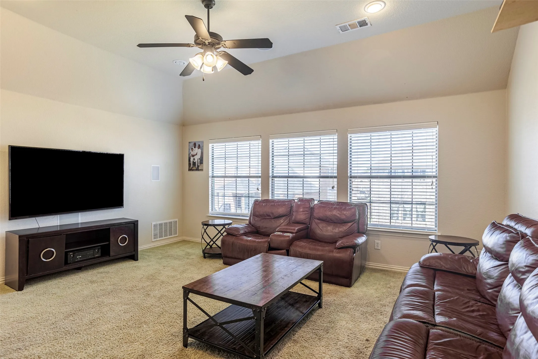 Single Family Residence For Sale in Tarrant County , 3036 Larreta, Grand Prairie, Texas 75054, 4 Bedroom, 4 Bathroom, 2 Garage spaces, 3,169 Sqft, built in 2006, mls#21275519, Real Estate Agent in Grand Prairie, Homes For Sale in Tarrant county, Homes For Sale in Grand Prairie, Realtor in Grand Prairie Texas, Real Estate Brokerage Independent Realty Texas, Luminita Cordes Realtor