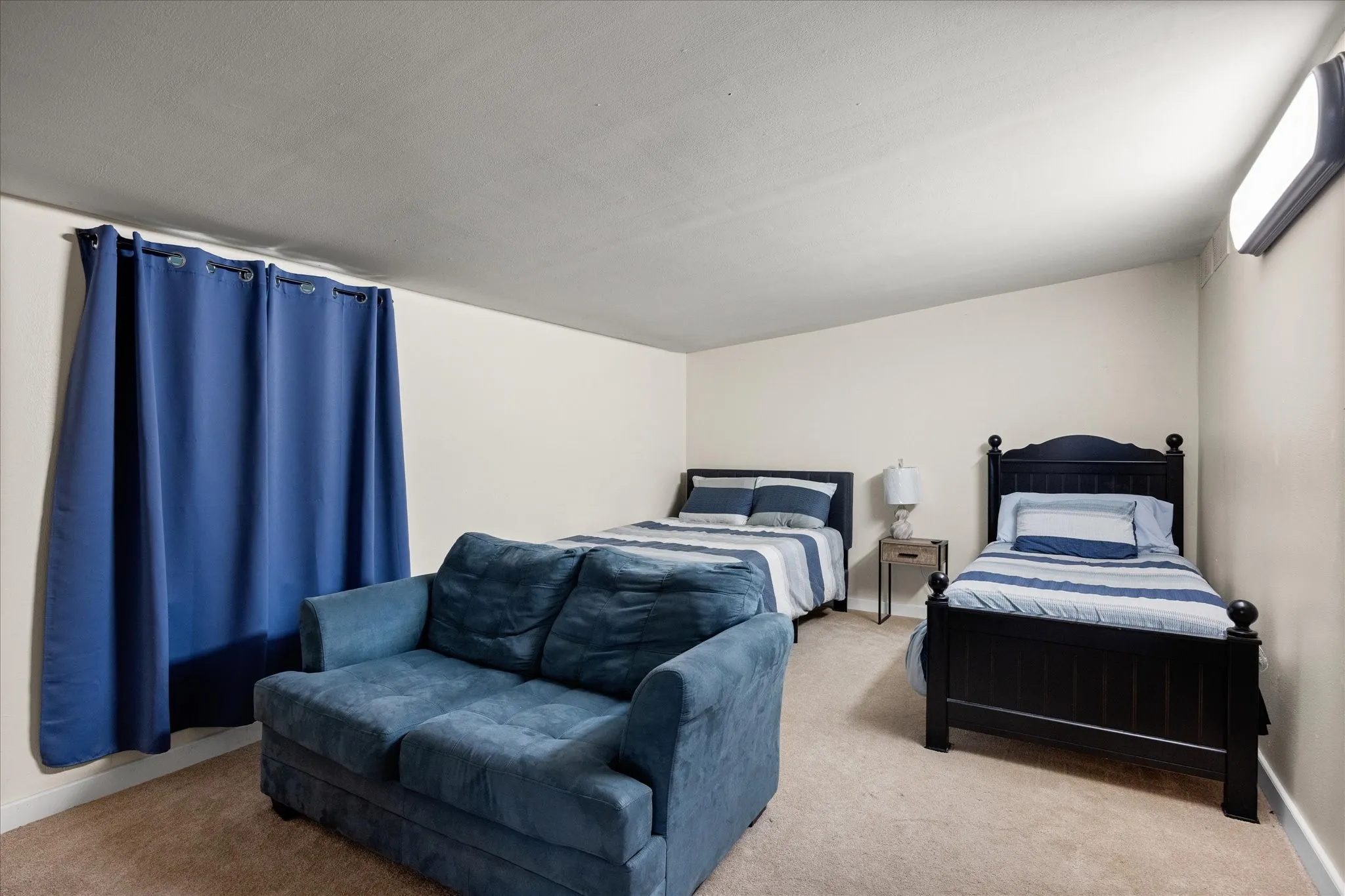 Single Family Residence For Sale in Hood County , 3712 Port Ridglea, Granbury, Texas 76049, 3 Bedroom, 3 Bathroom, 2 Garage spaces, 2,300 Sqft, built in 1976, mls#21244646, Real Estate Agent in Granbury, Homes For Sale in Hood county, Homes For Sale in Granbury, Realtor in Granbury Texas, Real Estate Brokerage Independent Realty Texas, Luminita Cordes Realtor