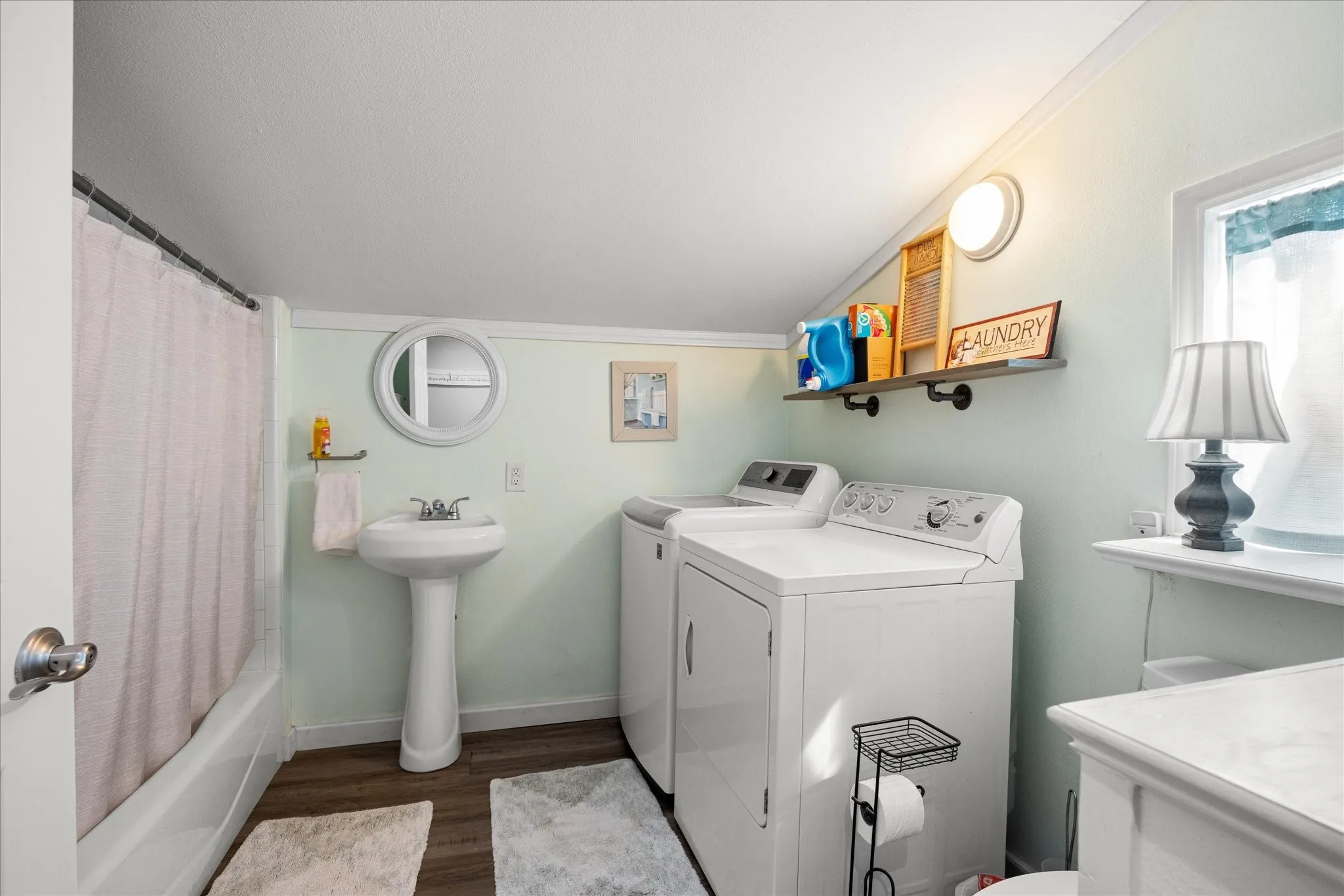 Single Family Residence For Sale in Hood County , 3712 Port Ridglea, Granbury, Texas 76049, 3 Bedroom, 3 Bathroom, 2 Garage spaces, 2,300 Sqft, built in 1976, mls#21244646, Real Estate Agent in Granbury, Homes For Sale in Hood county, Homes For Sale in Granbury, Realtor in Granbury Texas, Real Estate Brokerage Independent Realty Texas, Luminita Cordes Realtor