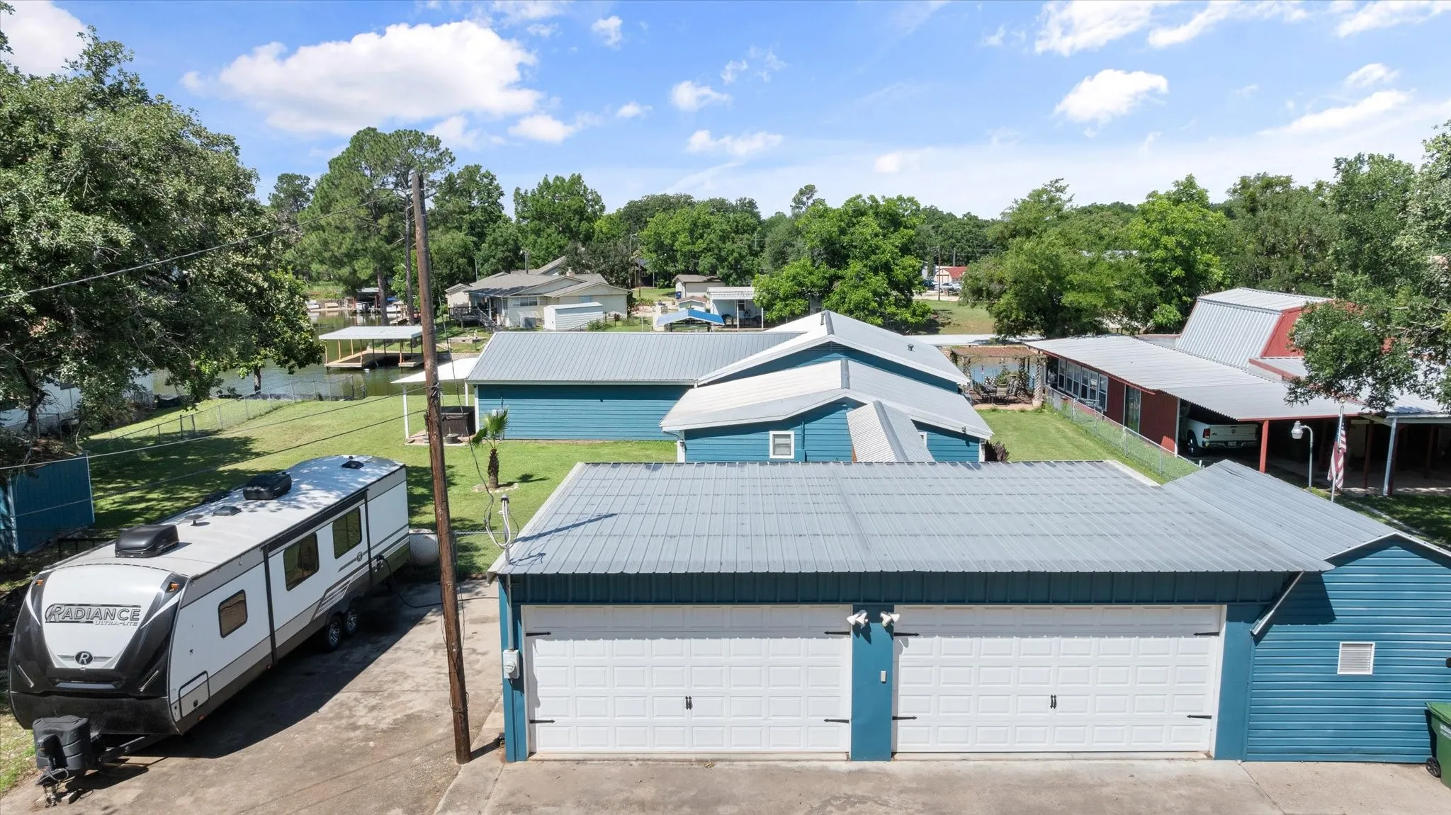 Single Family Residence For Sale in Hood County , 3712 Port Ridglea, Granbury, Texas 76049, 3 Bedroom, 3 Bathroom, 2 Garage spaces, 2,300 Sqft, built in 1976, mls#21244646, Real Estate Agent in Granbury, Homes For Sale in Hood county, Homes For Sale in Granbury, Realtor in Granbury Texas, Real Estate Brokerage Independent Realty Texas, Luminita Cordes Realtor