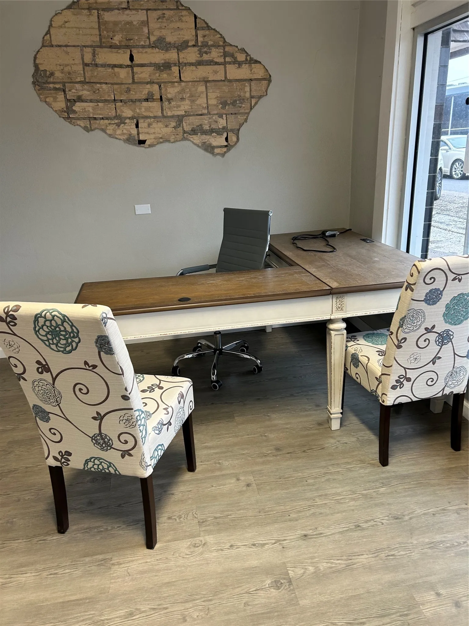 Office For Sale in Wood County , 113 E Goode Street, Quitman, Texas 75783, 0, 0, Garage spaces, 0 Sqft, built in 0, Price $250,000, mls#21276218, Real Estate Agent in Quitman, Homes For Sale in Wood county, Homes For Sale in Quitman, Realtor in Quitman Texas, Real Estate Brokerage Independent Realty Texas, Luminita Cordes Realtor