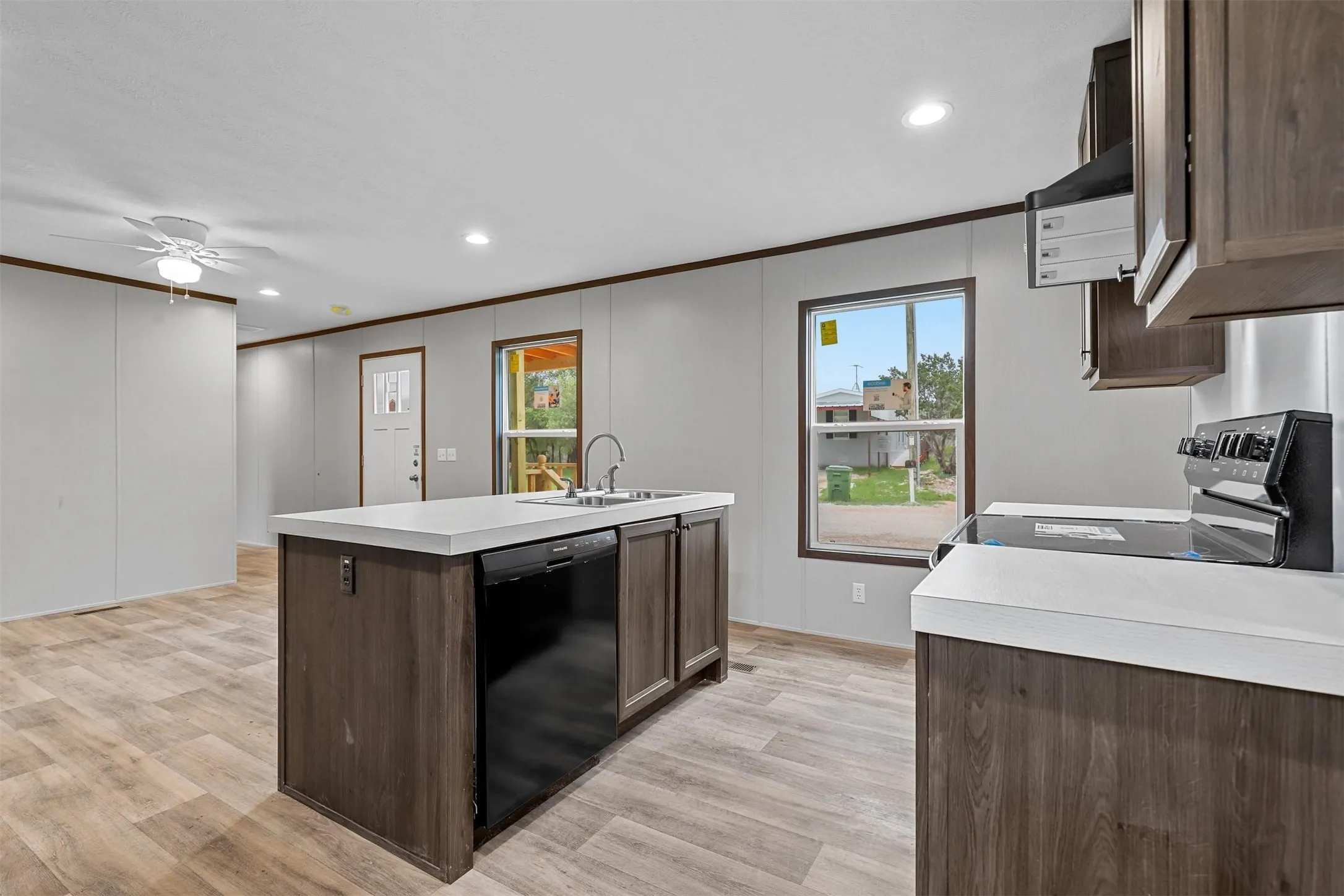 Manufactured Home For Sale in Hood County , 1107 Ridgeview Circle, Granbury, Texas 76048, 3 Bedroom, 2 Bathroom, Garage spaces, 1,056 Sqft, built in 2024, Price $160,000, mls#21274706, Real Estate Agent in Granbury, Homes For Sale in Hood county, Homes For Sale in Granbury, Realtor in Granbury Texas, Real Estate Brokerage Independent Realty Texas, Luminita Cordes Realtor