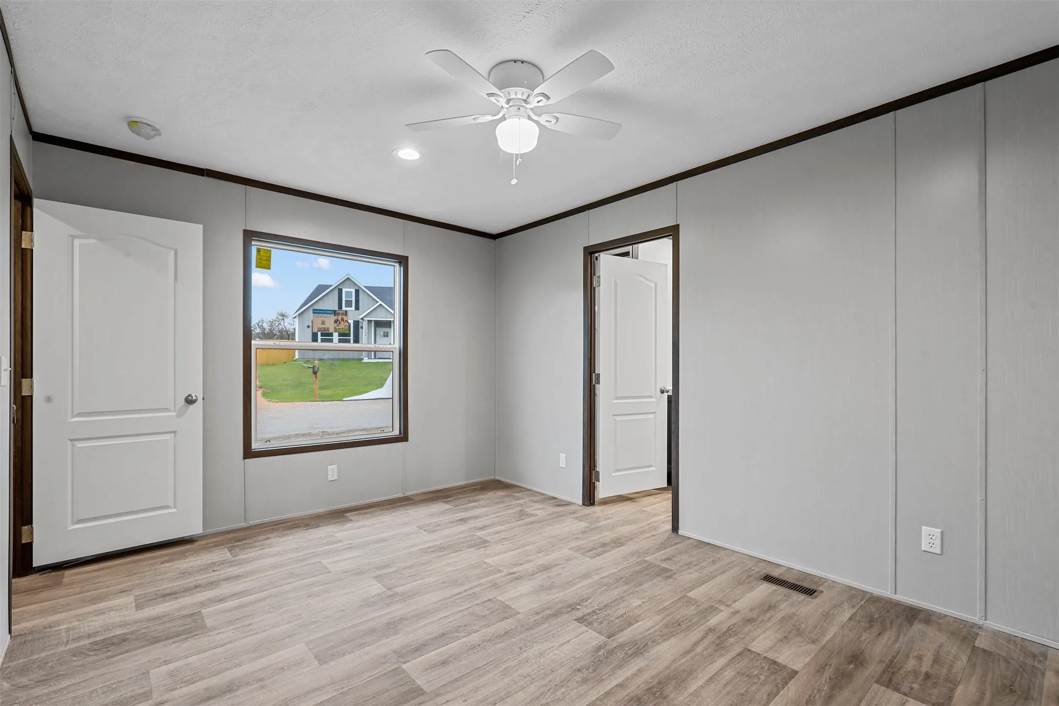 Manufactured Home For Sale in Hood County , 1107 Ridgeview Circle, Granbury, Texas 76048, 3 Bedroom, 2 Bathroom, Garage spaces, 1,056 Sqft, built in 2024, Price $160,000, mls#21274706, Real Estate Agent in Granbury, Homes For Sale in Hood county, Homes For Sale in Granbury, Realtor in Granbury Texas, Real Estate Brokerage Independent Realty Texas, Luminita Cordes Realtor