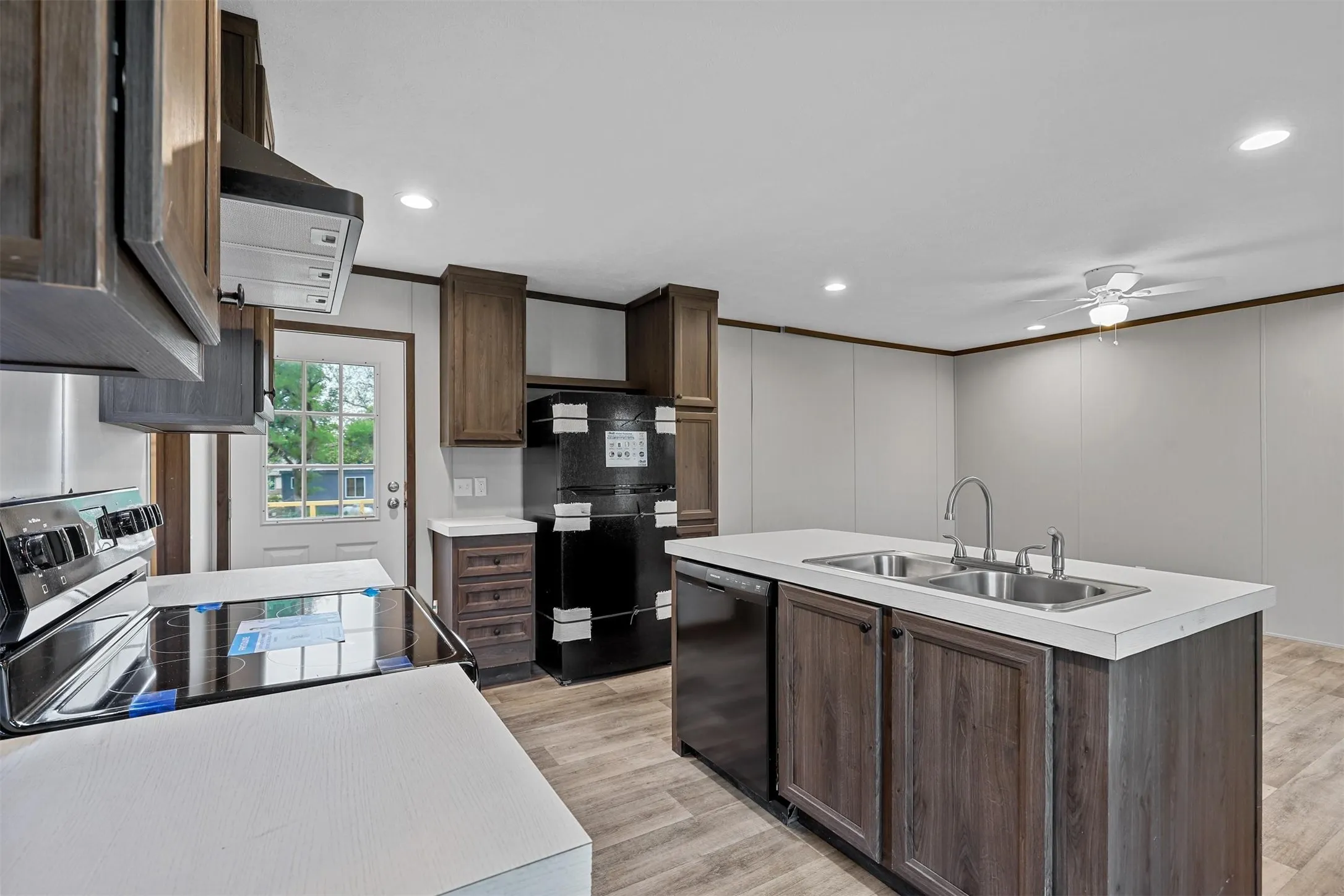 Manufactured Home For Sale in Hood County , 1107 Ridgeview Circle, Granbury, Texas 76048, 3 Bedroom, 2 Bathroom, Garage spaces, 1,056 Sqft, built in 2024, Price $160,000, mls#21274706, Real Estate Agent in Granbury, Homes For Sale in Hood county, Homes For Sale in Granbury, Realtor in Granbury Texas, Real Estate Brokerage Independent Realty Texas, Luminita Cordes Realtor