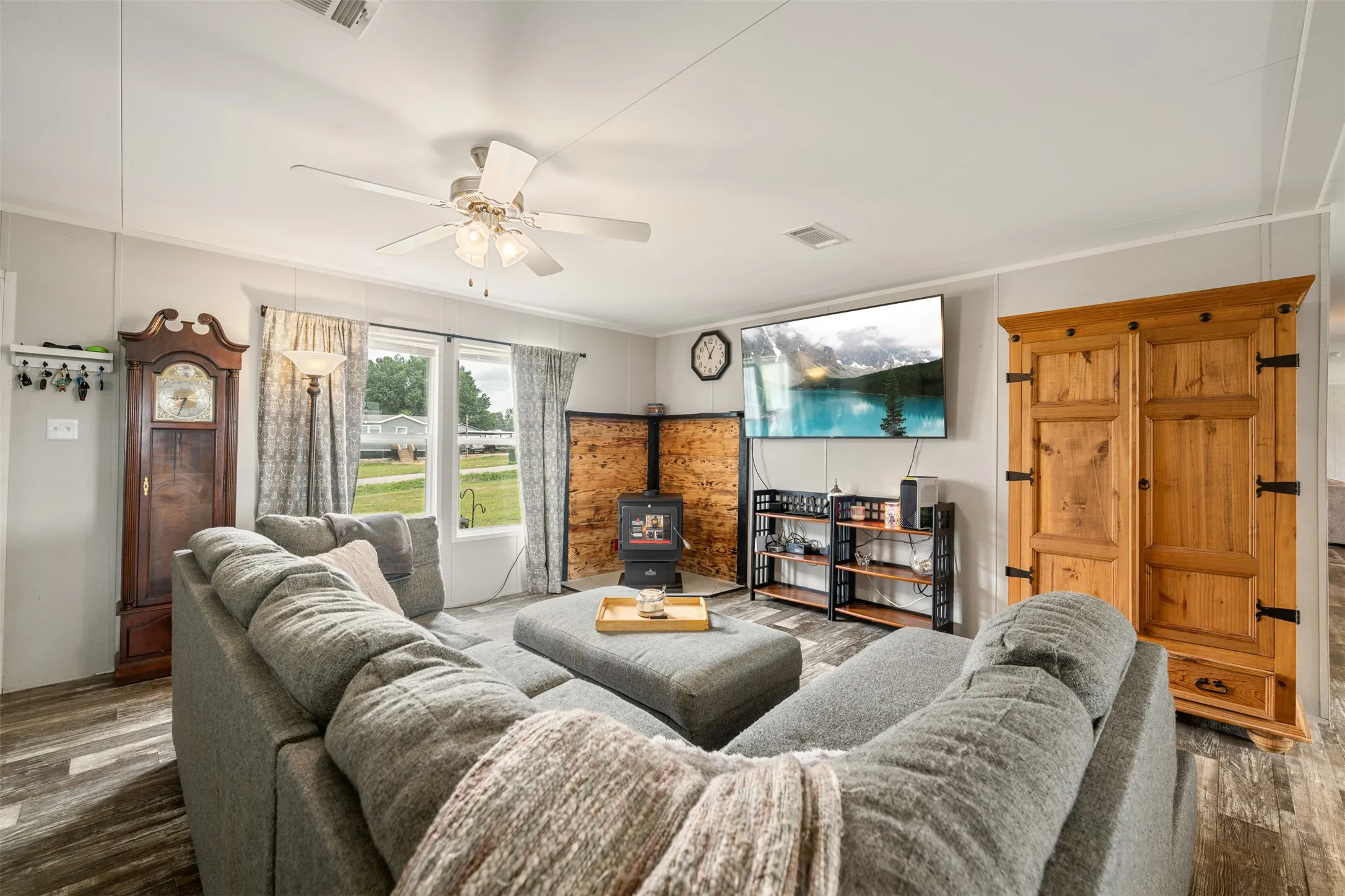 Manufactured Home For Sale in Wise County , 141 Kid Road, Boyd, Texas 76023, 4 Bedrooms, 2 Bathrooms, 2 Garage spaces, 2,176 Sqft, built in 2023, Price $425,000, mls#21168116, Real Estate Agent in Boyd, Homes For Sale in Wise county, Homes For Sale in Boyd, Realtor in Boyd Texas, Real Estate Brokerage Independent Realty Texas, Luminita Cordes Realtor
