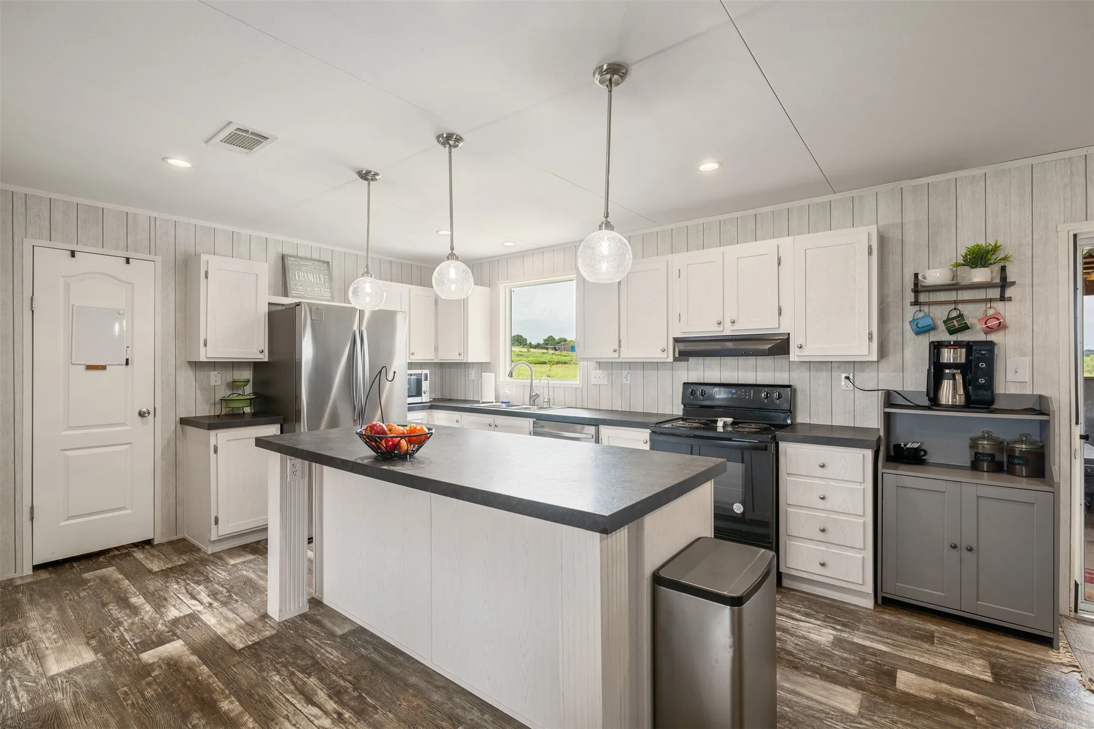 Manufactured Home For Sale in Wise County , 141 Kid Road, Boyd, Texas 76023, 4 Bedrooms, 2 Bathrooms, 2 Garage spaces, 2,176 Sqft, built in 2023, Price $425,000, mls#21168116, Real Estate Agent in Boyd, Homes For Sale in Wise county, Homes For Sale in Boyd, Realtor in Boyd Texas, Real Estate Brokerage Independent Realty Texas, Luminita Cordes Realtor