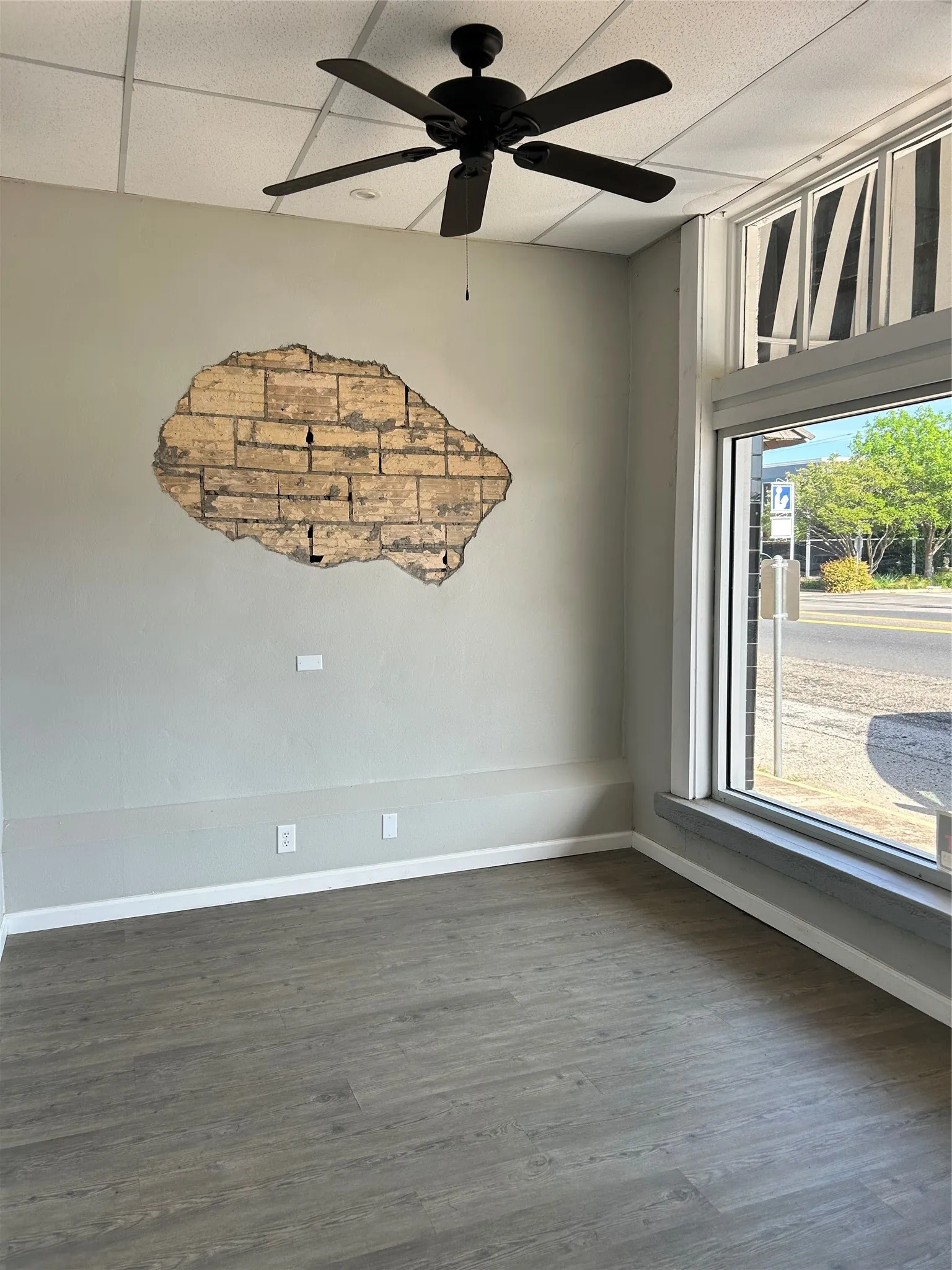 Office For Rent in Wood County , 113 E Goode Street, Quitman, Texas 75783, 0, 0, Garage spaces, 0 Sqft, built in 0, Price $1,600, mls#21276239, Real Estate Agent in Quitman, Homes For Rent in Wood county, Homes For Rent in Quitman, Realtor in Quitman Texas, Real Estate Brokerage Independent Realty Texas, Luminita Cordes Realtor