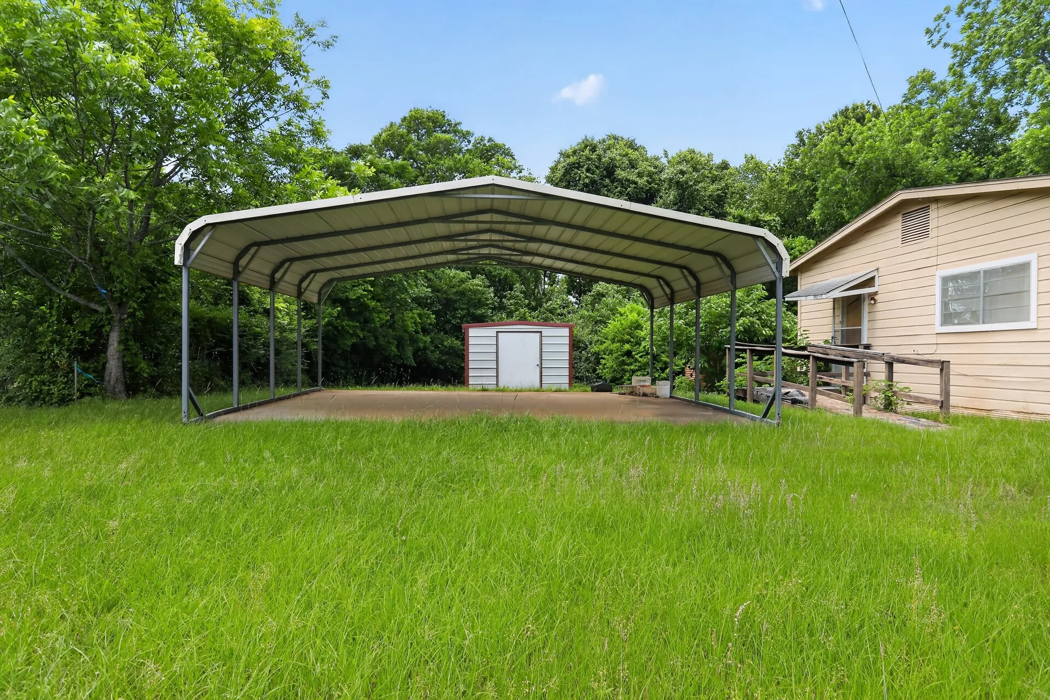 Single Family Residence For Sale in Anderson County , 911 W Reagan Street, Palestine, Texas 75801, 3 Bedroom, 1 Bathroom, Garage spaces, 1,596 Sqft, built in 1950, mls#21276243, Real Estate Agent in Palestine, Homes For Sale in Anderson county, Homes For Sale in Palestine, Realtor in Palestine Texas, Real Estate Brokerage Independent Realty Texas, Luminita Cordes Realtor