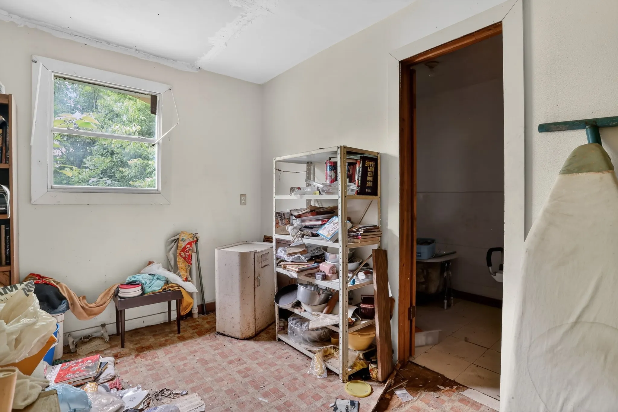 Single Family Residence For Sale in Anderson County , 911 W Reagan Street, Palestine, Texas 75801, 3 Bedroom, 1 Bathroom, Garage spaces, 1,596 Sqft, built in 1950, mls#21276243, Real Estate Agent in Palestine, Homes For Sale in Anderson county, Homes For Sale in Palestine, Realtor in Palestine Texas, Real Estate Brokerage Independent Realty Texas, Luminita Cordes Realtor