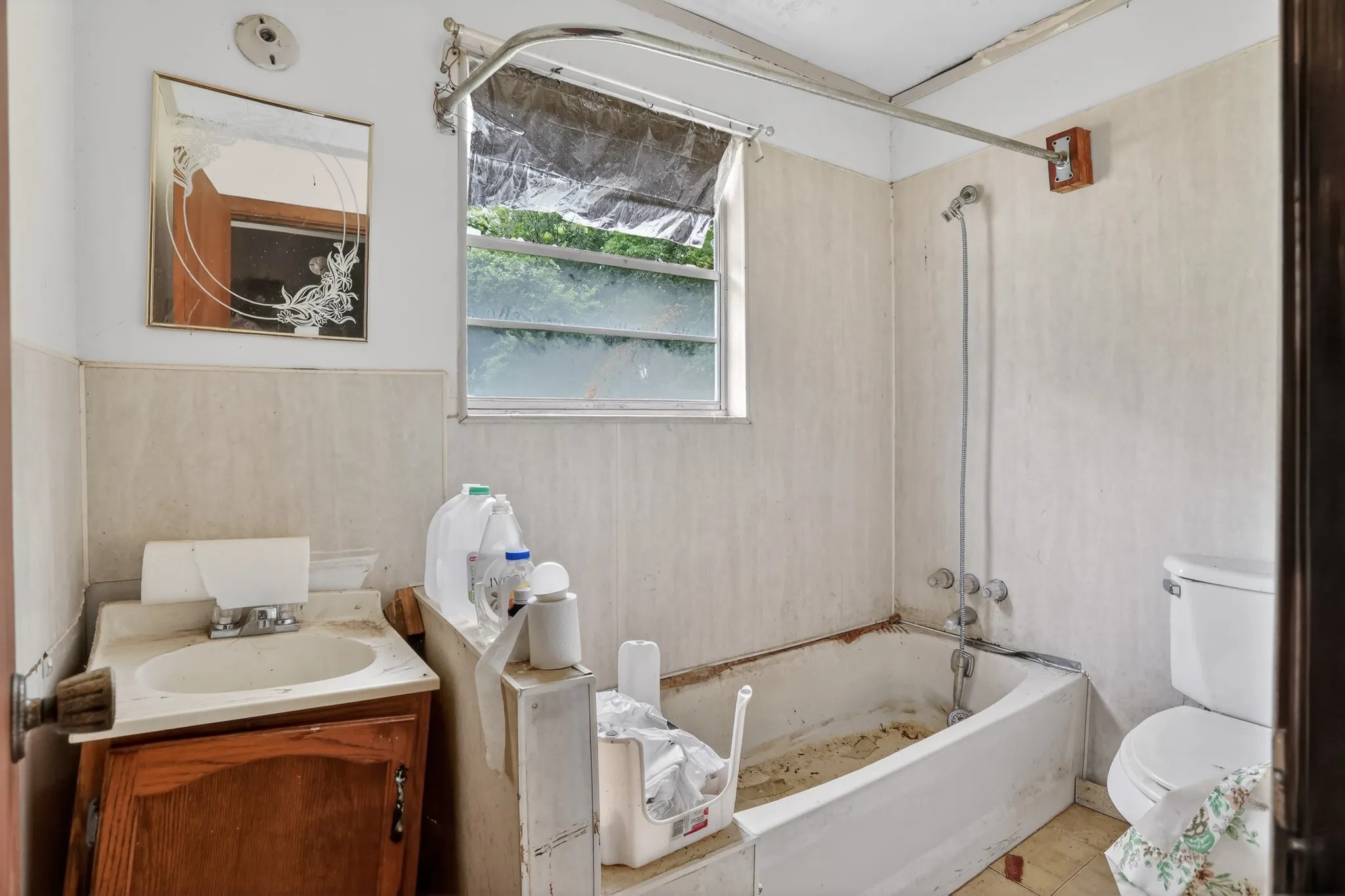 Single Family Residence For Sale in Anderson County , 911 W Reagan Street, Palestine, Texas 75801, 3 Bedroom, 1 Bathroom, Garage spaces, 1,596 Sqft, built in 1950, mls#21276243, Real Estate Agent in Palestine, Homes For Sale in Anderson county, Homes For Sale in Palestine, Realtor in Palestine Texas, Real Estate Brokerage Independent Realty Texas, Luminita Cordes Realtor