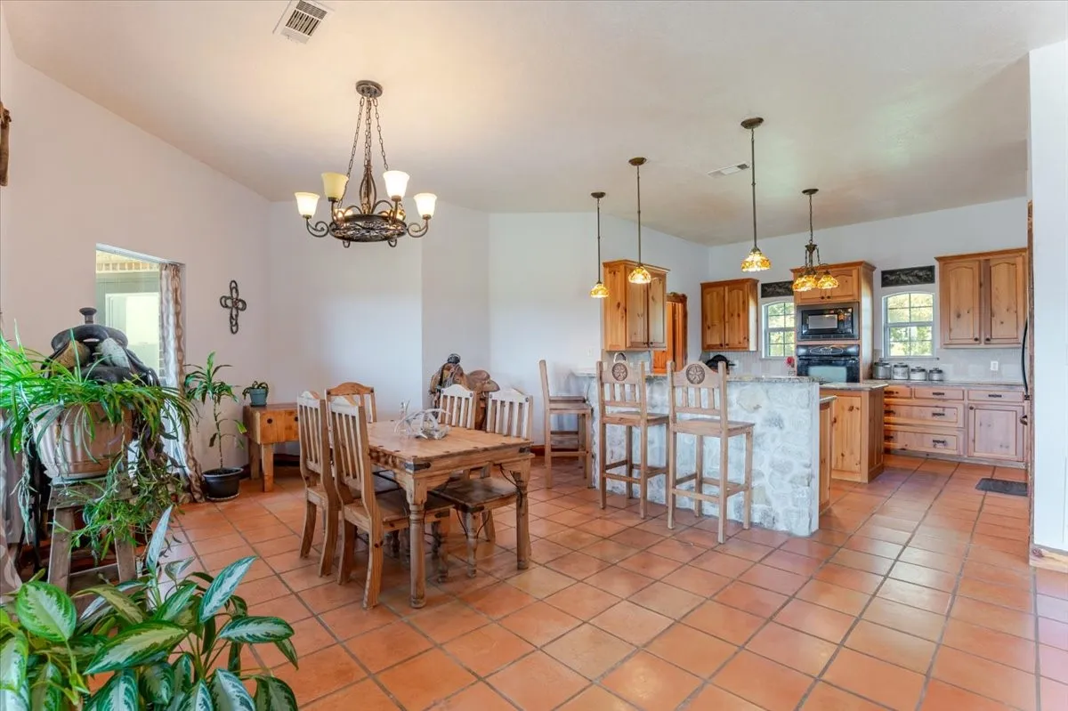 Single Family Residence For Sale in Wise County , 6721 FM 1810, Chico, Texas 76431, 3 Bedrooms, 2 Bathrooms, Garage spaces, 2,900 Sqft, built in 2007, Price $675,000, mls#21276246, Real Estate Agent in Chico, Homes For Sale in Wise county, Homes For Sale in Chico, Realtor in Chico Texas, Real Estate Brokerage Independent Realty Texas, Luminita Cordes Realtor