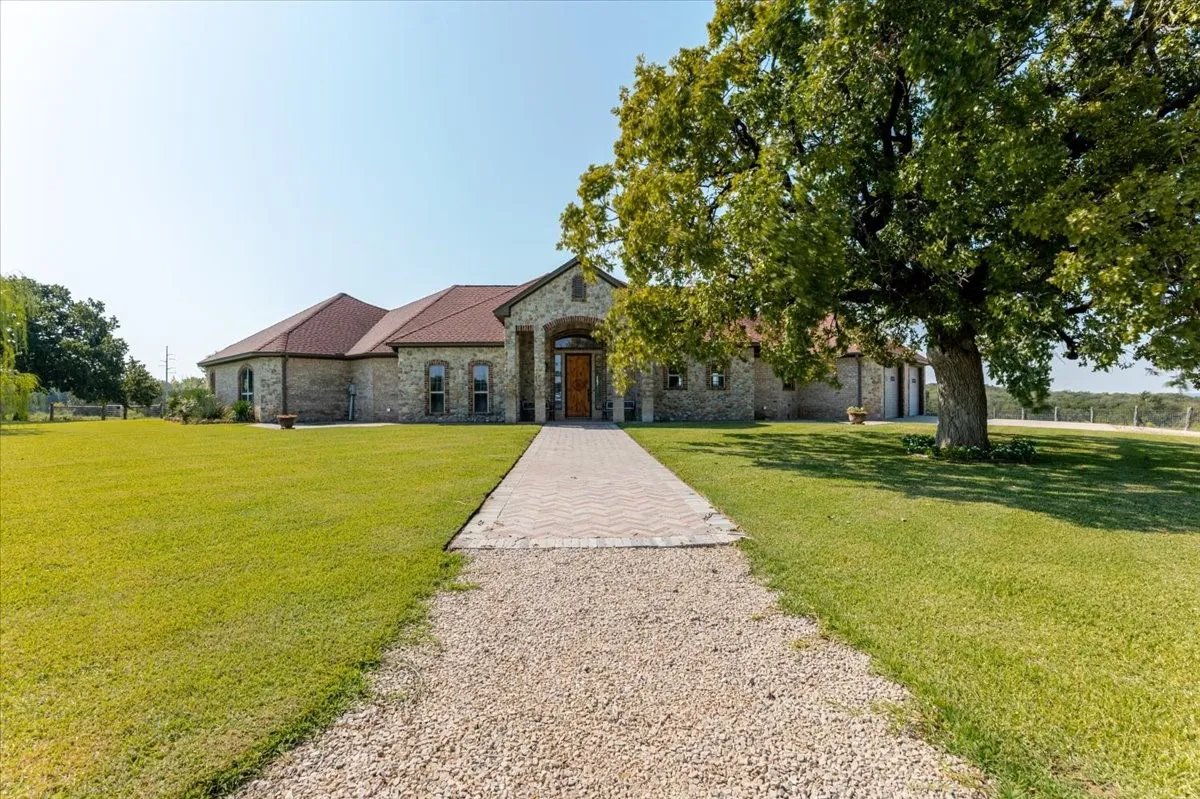 Single Family Residence For Sale in Wise County , 6721 FM 1810, Chico, Texas 76431, 3 Bedrooms, 2 Bathrooms, Garage spaces, 2,900 Sqft, built in 2007, Price $675,000, mls#21276246, Real Estate Agent in Chico, Homes For Sale in Wise county, Homes For Sale in Chico, Realtor in Chico Texas, Real Estate Brokerage Independent Realty Texas, Luminita Cordes Realtor