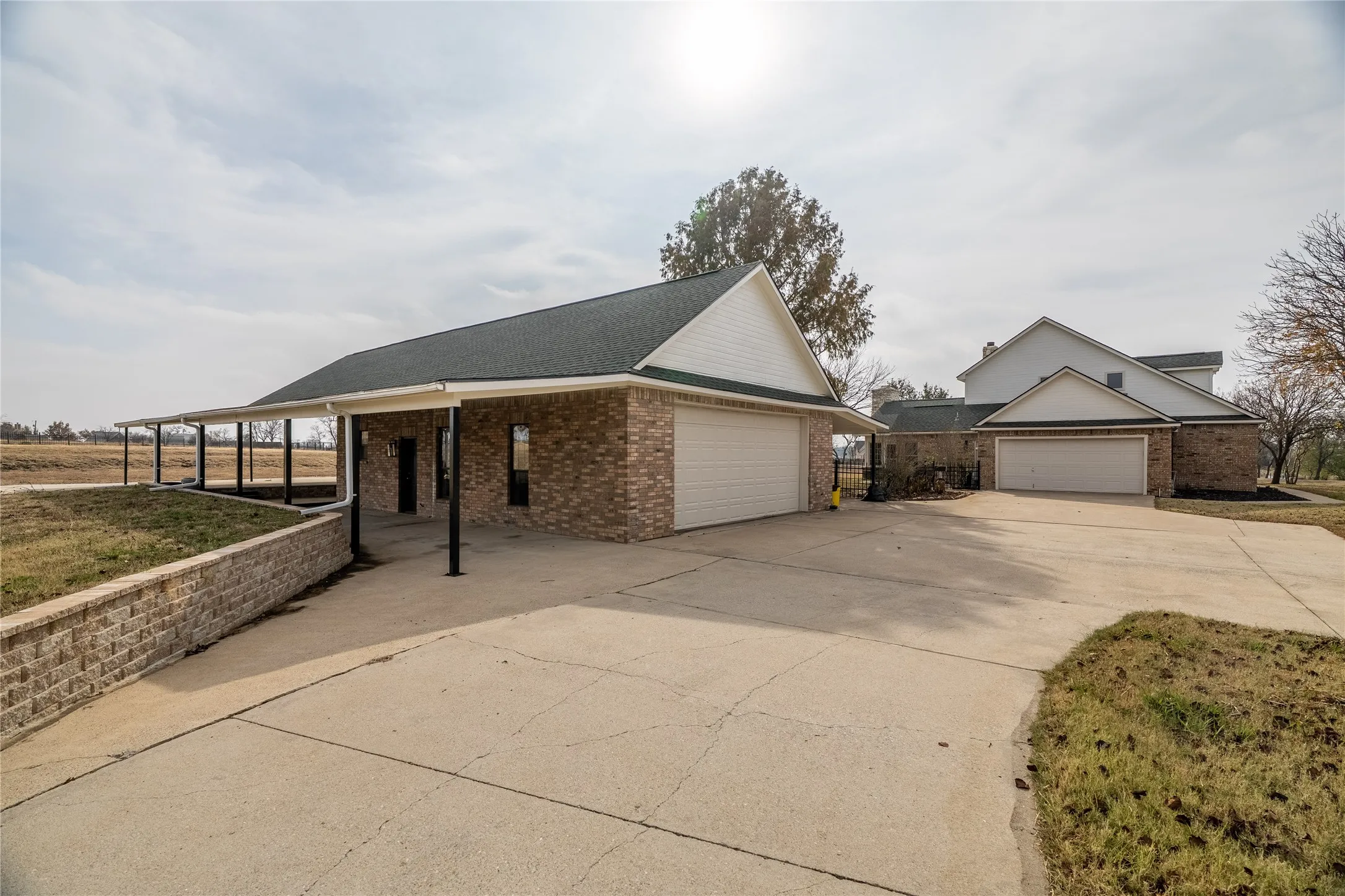 Farm For Sale in Grayson County , 364 Parker Road A, Van Alstyne, Texas 75495, 4 Bedroom, 4 Bathroom, 4 Garage spaces, 3,624 Sqft, built in 2001, mls#21276249, Real Estate Agent in Van Alstyne, Homes For Sale in Grayson county, Homes For Sale in Van Alstyne, Realtor in Van Alstyne Texas, Real Estate Brokerage Independent Realty Texas, Luminita Cordes Realtor