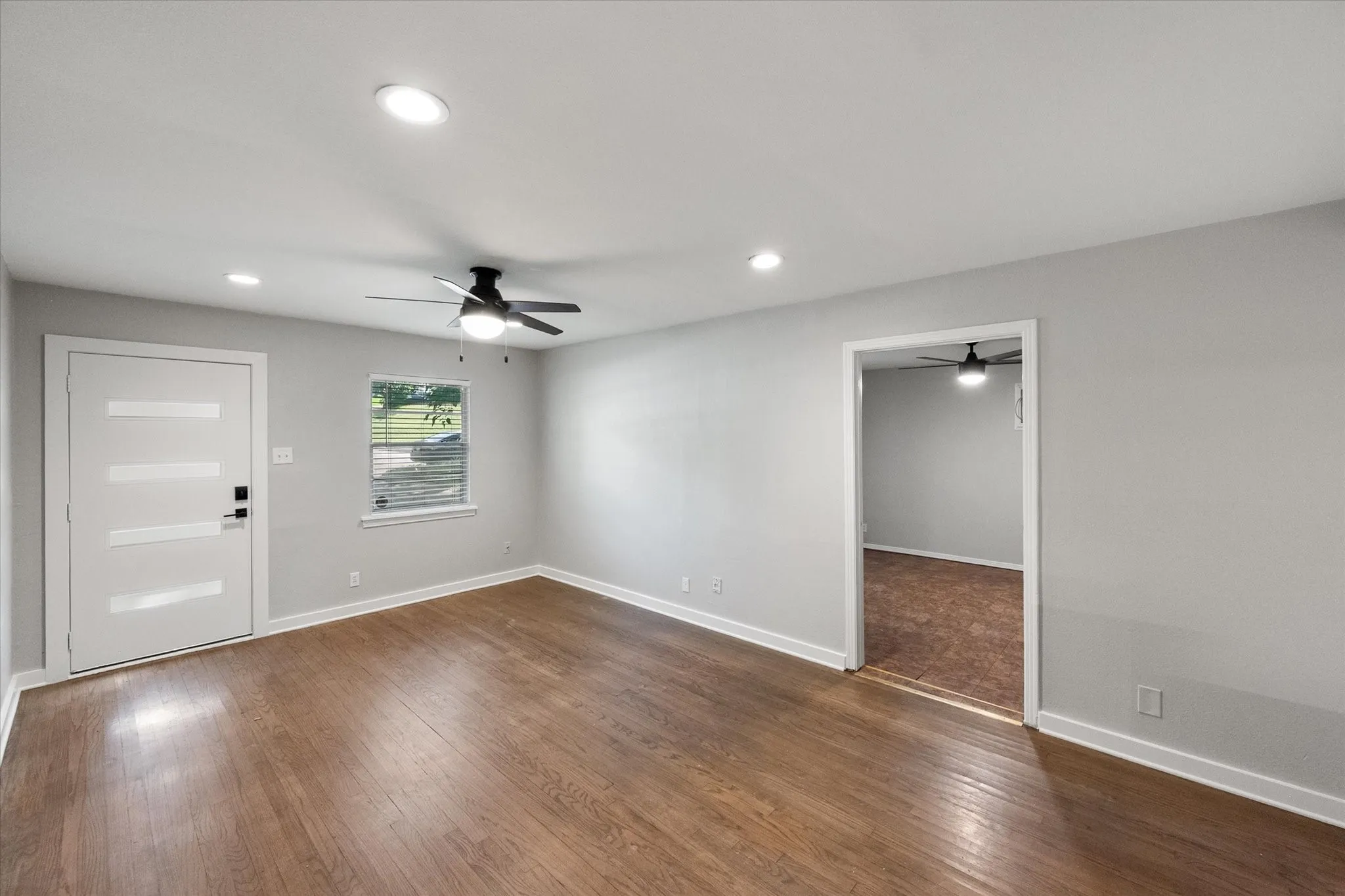 Single Family Residence For Sale in Tarrant County , 3413 Western Avenue, Fort Worth, Texas 76107, 2 Bedroom, 1 Bathroom, Garage spaces, 1,093 Sqft, built in 1950, mls#21276260, Real Estate Agent in Fort Worth, Homes For Sale in Tarrant county, Homes For Sale in Fort Worth, Realtor in Fort Worth Texas, Real Estate Brokerage Independent Realty Texas, Luminita Cordes Realtor