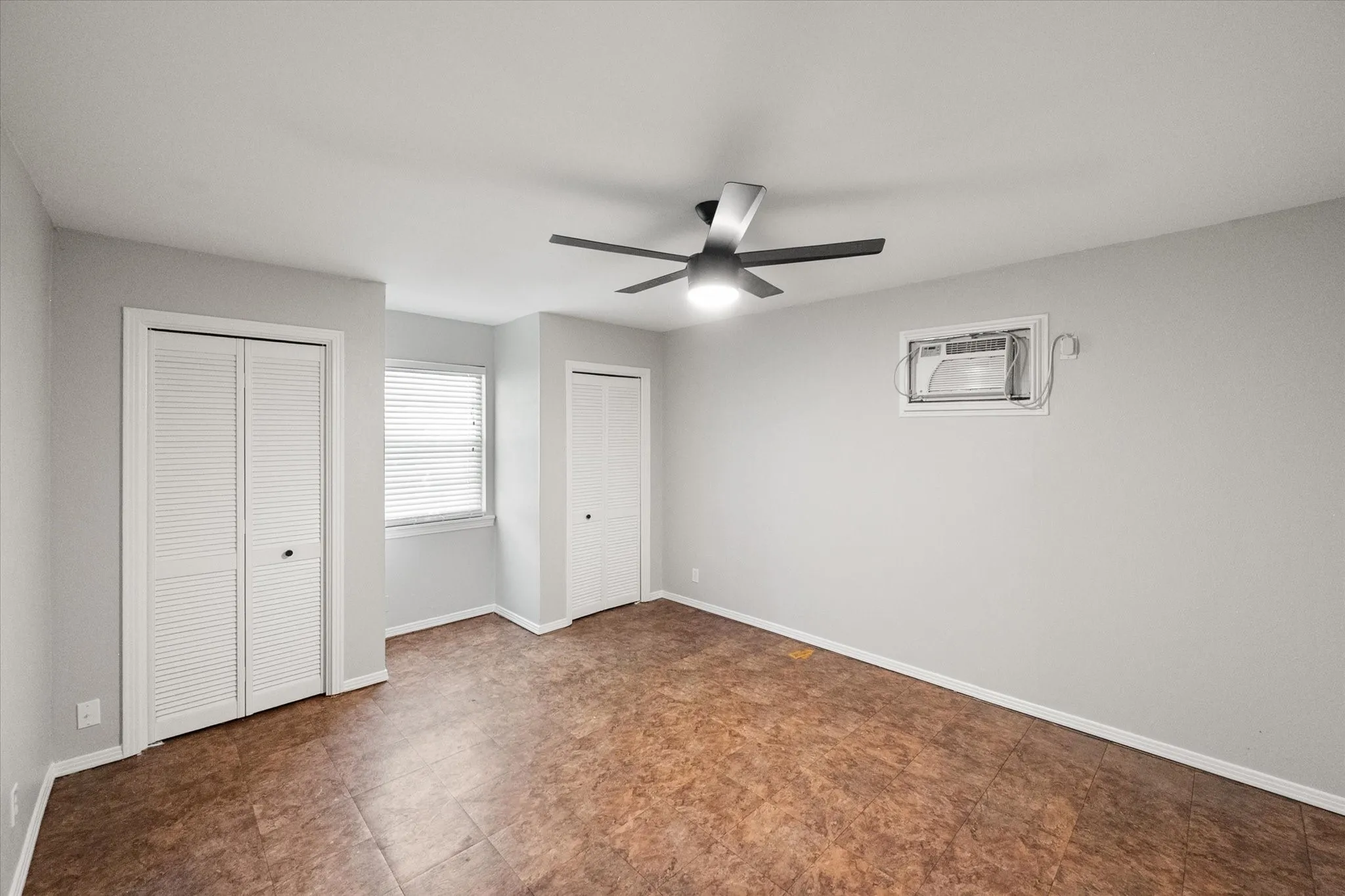 Single Family Residence For Sale in Tarrant County , 3413 Western Avenue, Fort Worth, Texas 76107, 2 Bedroom, 1 Bathroom, Garage spaces, 1,093 Sqft, built in 1950, mls#21276260, Real Estate Agent in Fort Worth, Homes For Sale in Tarrant county, Homes For Sale in Fort Worth, Realtor in Fort Worth Texas, Real Estate Brokerage Independent Realty Texas, Luminita Cordes Realtor