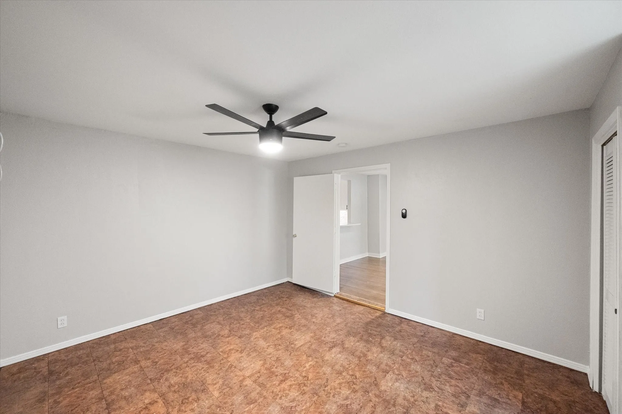 Single Family Residence For Sale in Tarrant County , 3413 Western Avenue, Fort Worth, Texas 76107, 2 Bedroom, 1 Bathroom, Garage spaces, 1,093 Sqft, built in 1950, mls#21276260, Real Estate Agent in Fort Worth, Homes For Sale in Tarrant county, Homes For Sale in Fort Worth, Realtor in Fort Worth Texas, Real Estate Brokerage Independent Realty Texas, Luminita Cordes Realtor