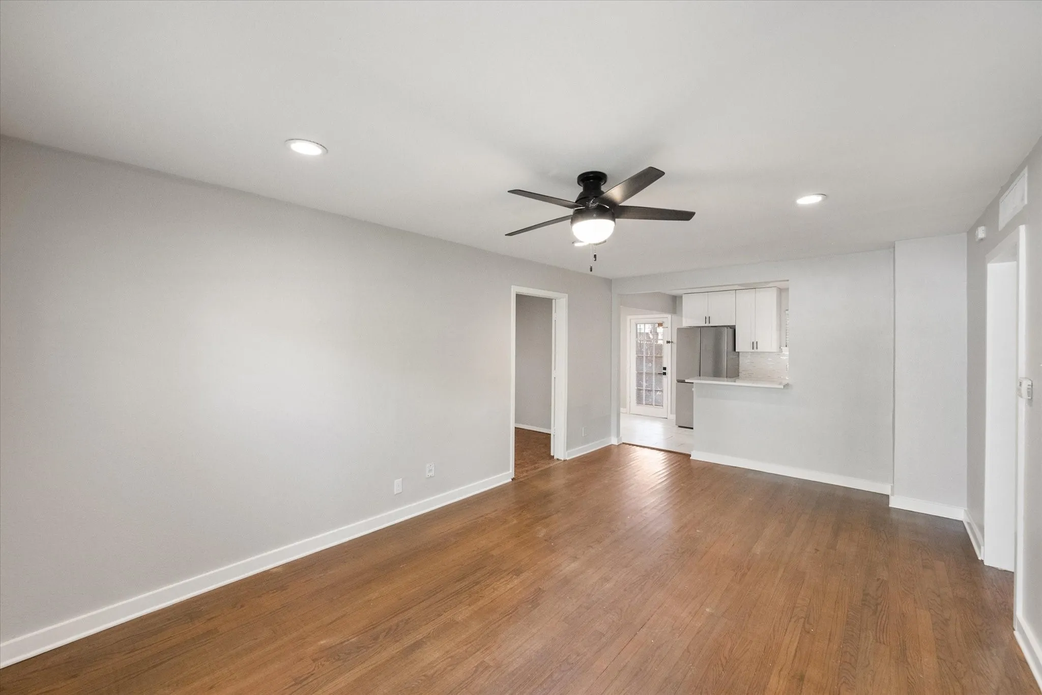 Single Family Residence For Sale in Tarrant County , 3413 Western Avenue, Fort Worth, Texas 76107, 2 Bedroom, 1 Bathroom, Garage spaces, 1,093 Sqft, built in 1950, mls#21276260, Real Estate Agent in Fort Worth, Homes For Sale in Tarrant county, Homes For Sale in Fort Worth, Realtor in Fort Worth Texas, Real Estate Brokerage Independent Realty Texas, Luminita Cordes Realtor