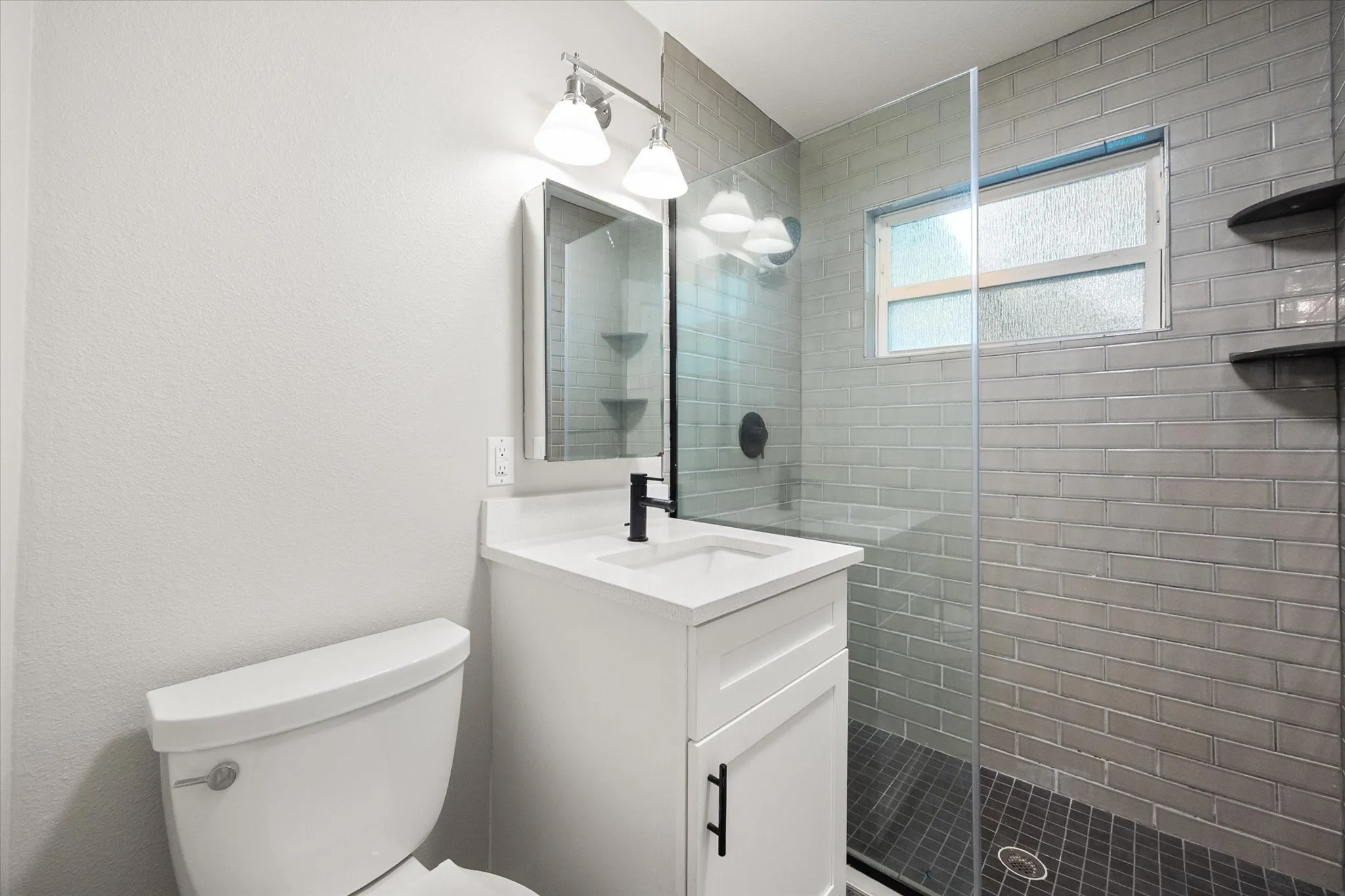 Single Family Residence For Sale in Tarrant County , 3413 Western Avenue, Fort Worth, Texas 76107, 2 Bedroom, 1 Bathroom, Garage spaces, 1,093 Sqft, built in 1950, mls#21276260, Real Estate Agent in Fort Worth, Homes For Sale in Tarrant county, Homes For Sale in Fort Worth, Realtor in Fort Worth Texas, Real Estate Brokerage Independent Realty Texas, Luminita Cordes Realtor