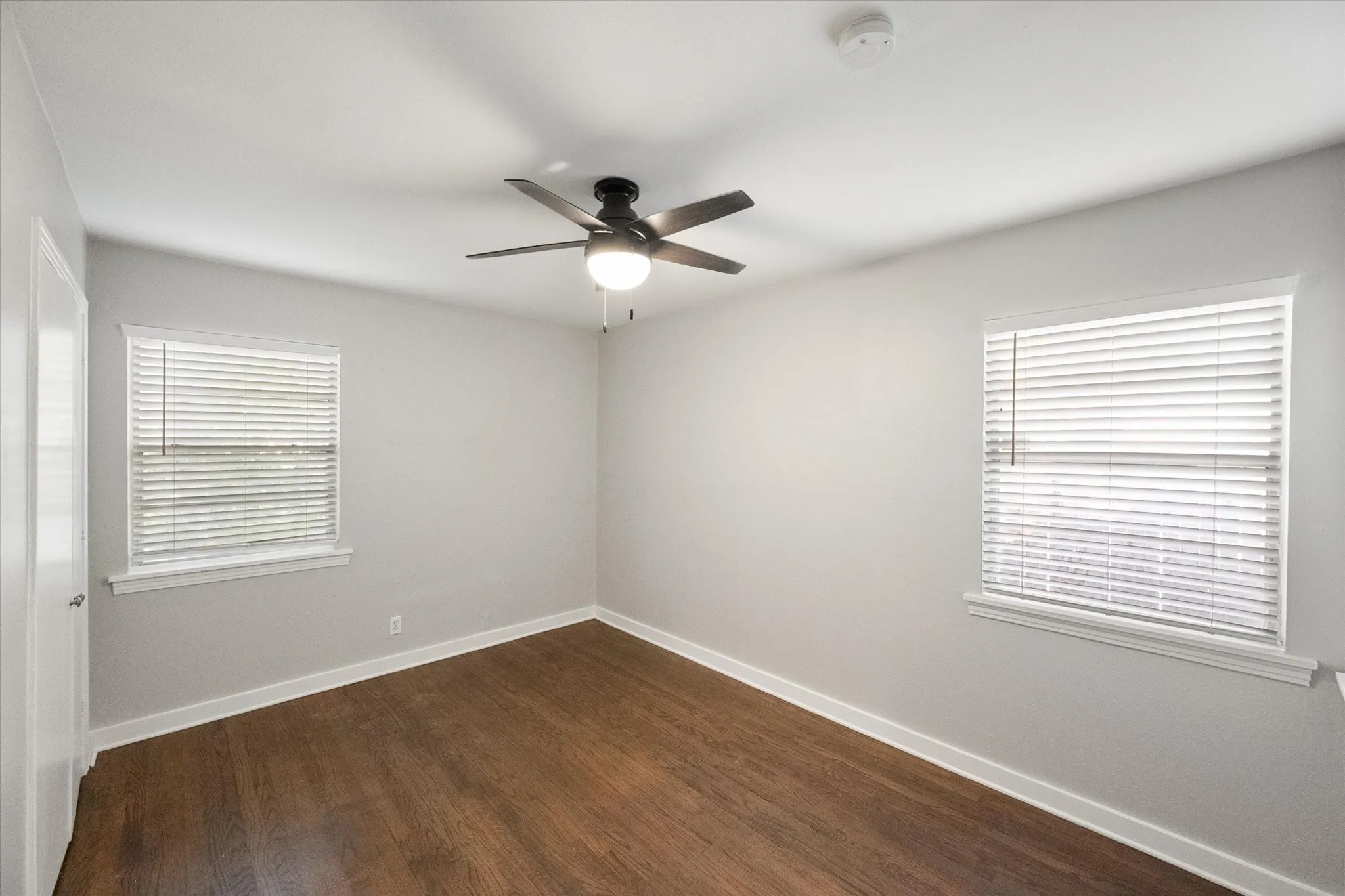 Single Family Residence For Sale in Tarrant County , 3413 Western Avenue, Fort Worth, Texas 76107, 2 Bedroom, 1 Bathroom, Garage spaces, 1,093 Sqft, built in 1950, mls#21276260, Real Estate Agent in Fort Worth, Homes For Sale in Tarrant county, Homes For Sale in Fort Worth, Realtor in Fort Worth Texas, Real Estate Brokerage Independent Realty Texas, Luminita Cordes Realtor