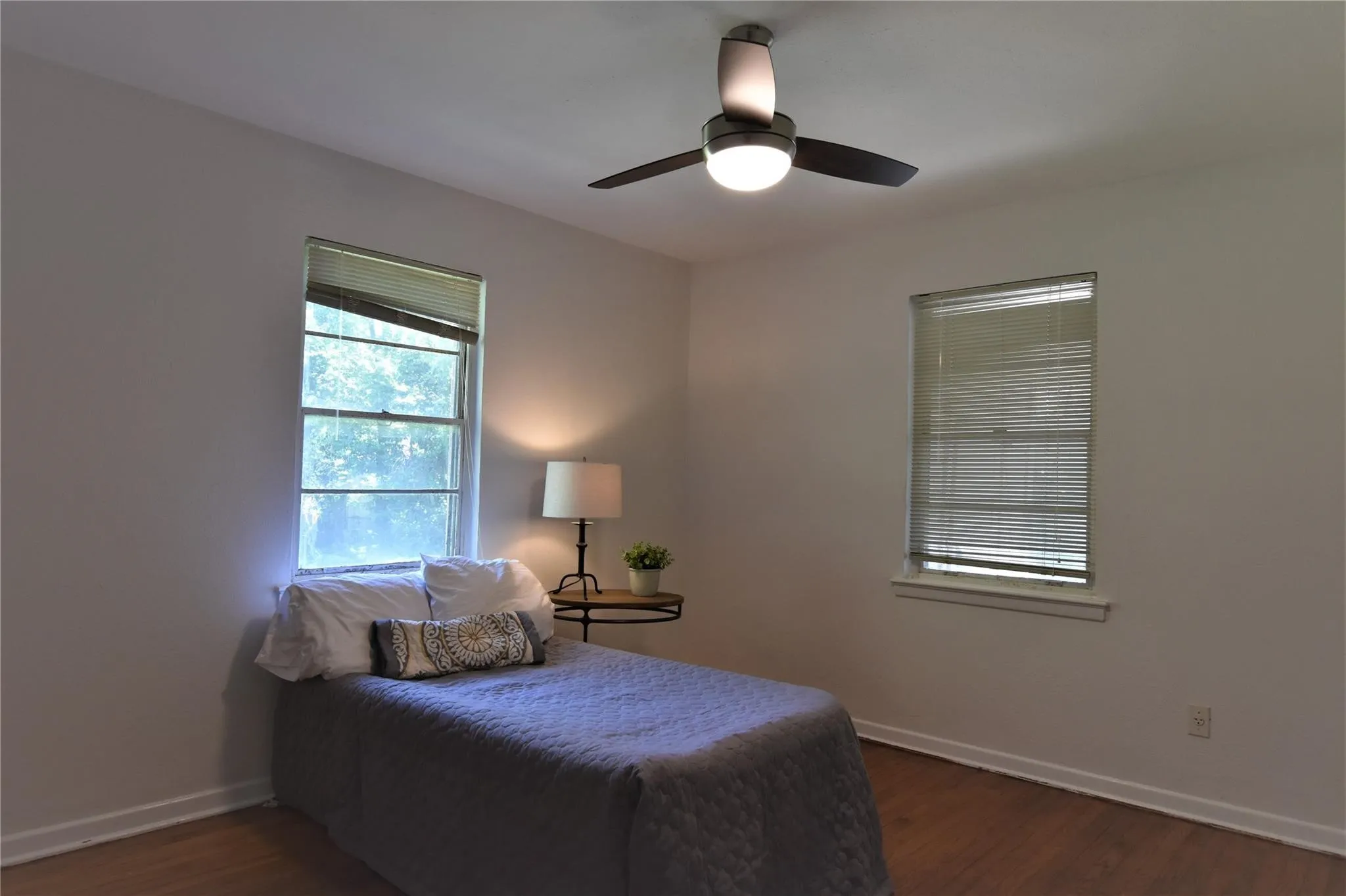 Single Family Residence For Rent in Dallas County , 1202 Sunnyside Avenue, Cockrell Hill, Texas 75211, 2 Bedroom, 1 Bathroom, Garage spaces, 900 Sqft, built in 1955, mls#21276265, Real Estate Agent in Cockrell Hill, Homes For Rent in Dallas county, Homes For Rent in Cockrell Hill, Realtor in Cockrell Hill Texas, Real Estate Brokerage Independent Realty Texas, Luminita Cordes Realtor