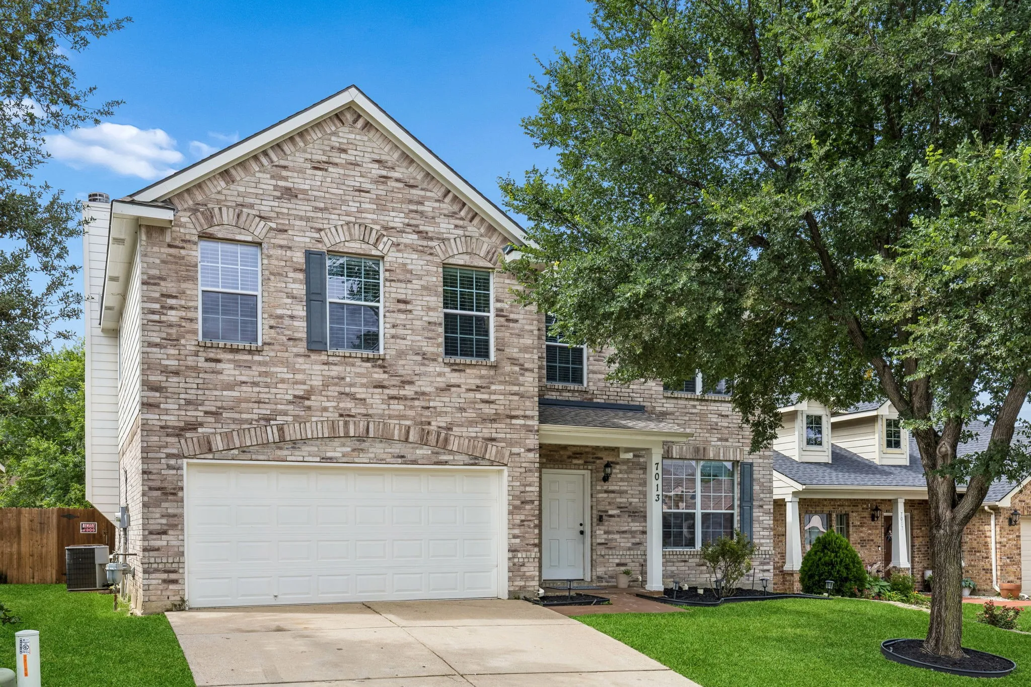 Single Family Residence For Sale in Tarrant County , 7013 Lindentree Lane, Fort Worth, Texas 76137, 3 Bedroom, 3 Bathroom, 2 Garage spaces, 2,208 Sqft, built in 2003, mls#21257972, Real Estate Agent in Fort Worth, Homes For Sale in Tarrant county, Homes For Sale in Fort Worth, Realtor in Fort Worth Texas, Real Estate Brokerage Independent Realty Texas, Luminita Cordes Realtor