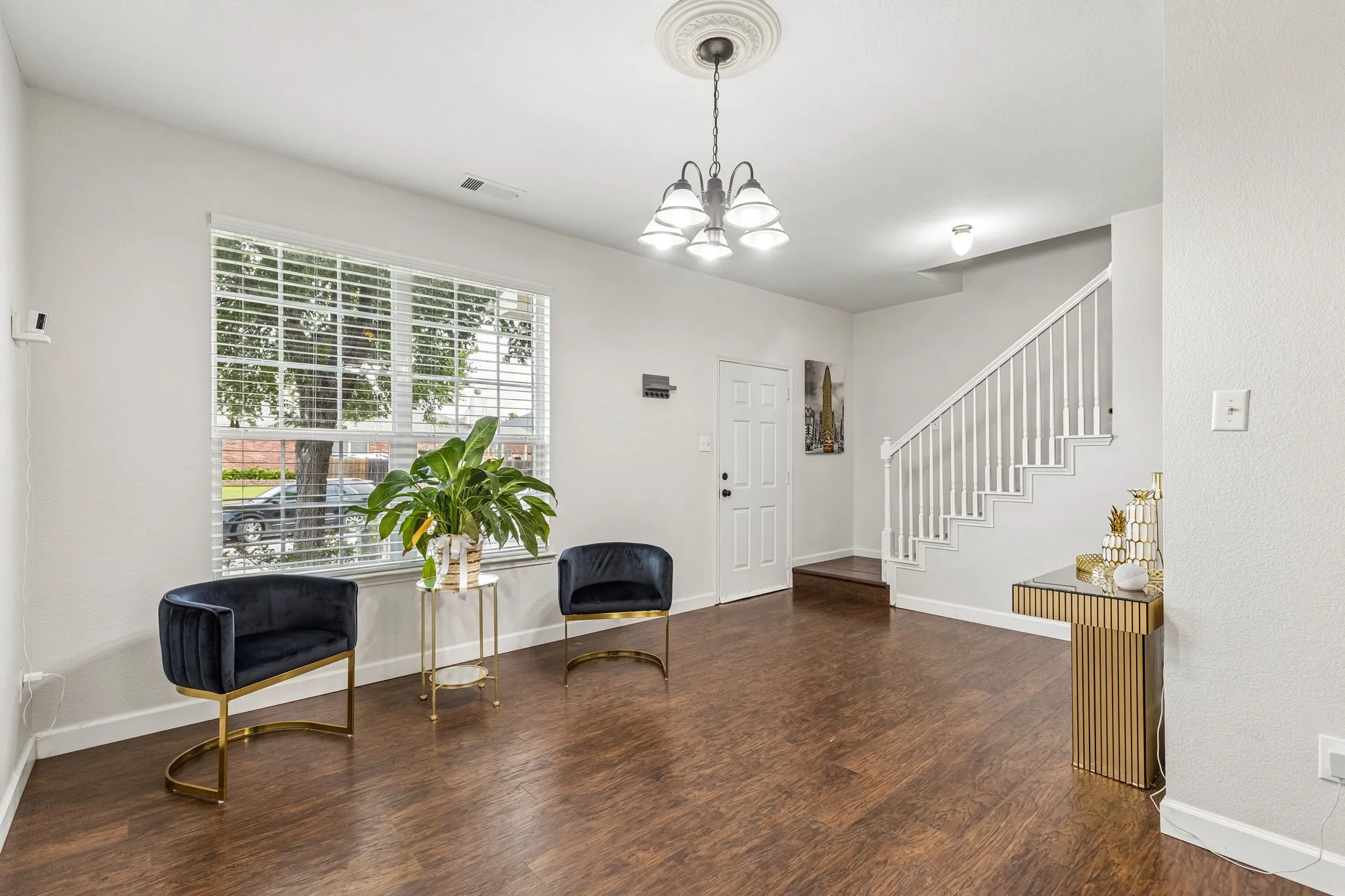 Single Family Residence For Sale in Tarrant County , 7013 Lindentree Lane, Fort Worth, Texas 76137, 3 Bedroom, 3 Bathroom, 2 Garage spaces, 2,208 Sqft, built in 2003, mls#21257972, Real Estate Agent in Fort Worth, Homes For Sale in Tarrant county, Homes For Sale in Fort Worth, Realtor in Fort Worth Texas, Real Estate Brokerage Independent Realty Texas, Luminita Cordes Realtor